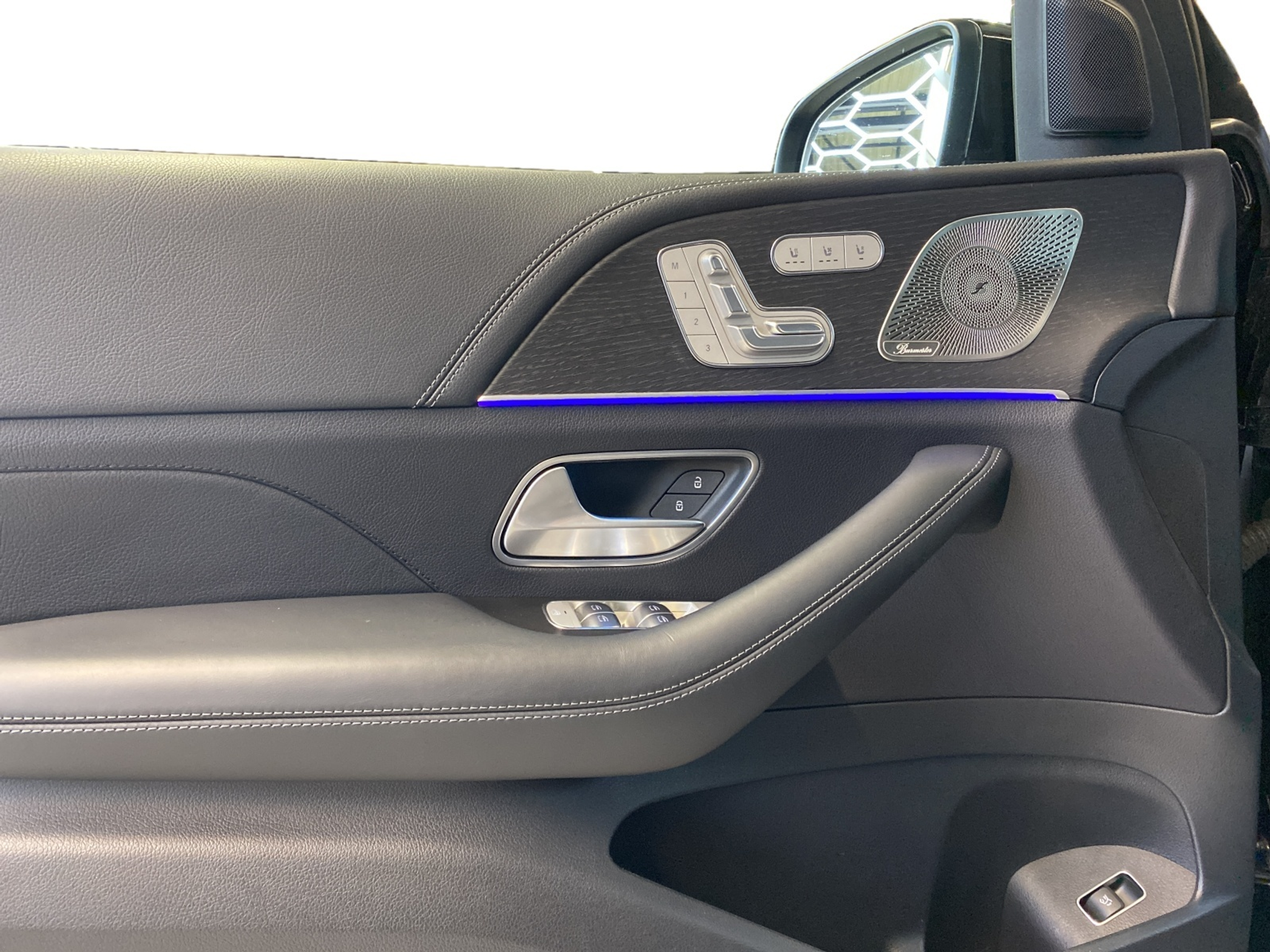 listing desktop thumbnail image 10