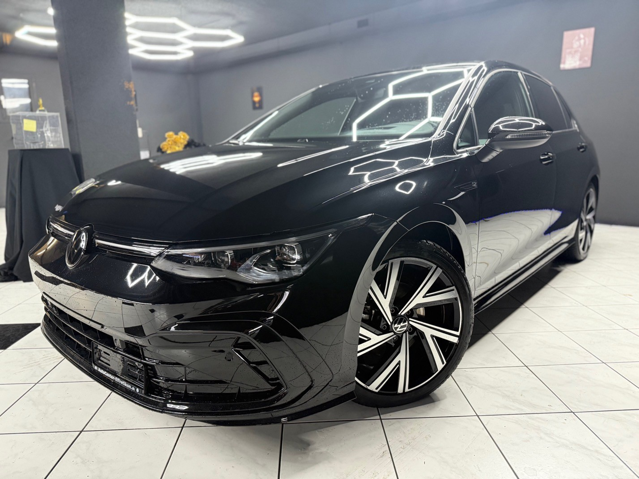 listing desktop thumbnail image 1