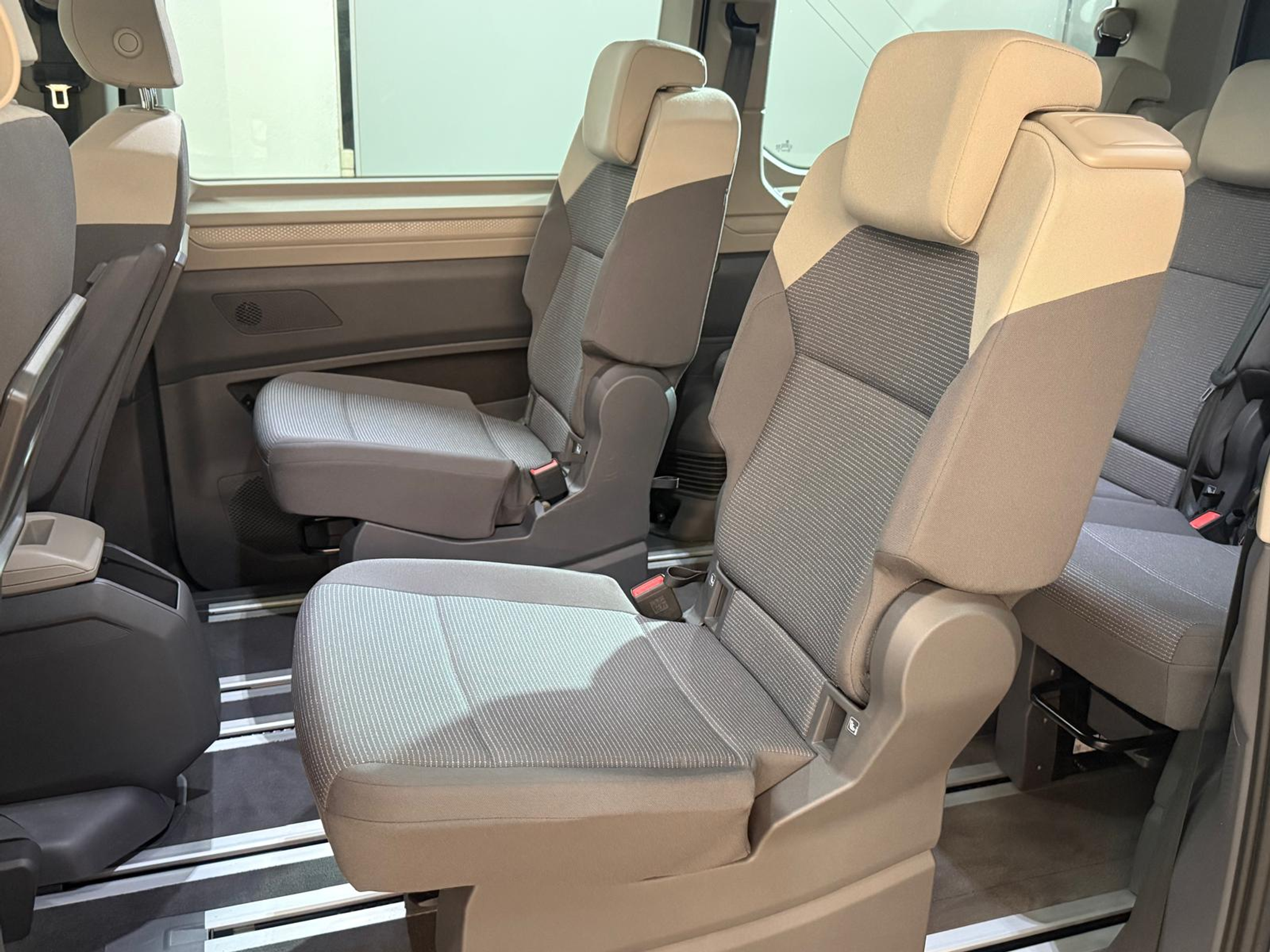 listing desktop thumbnail image 10