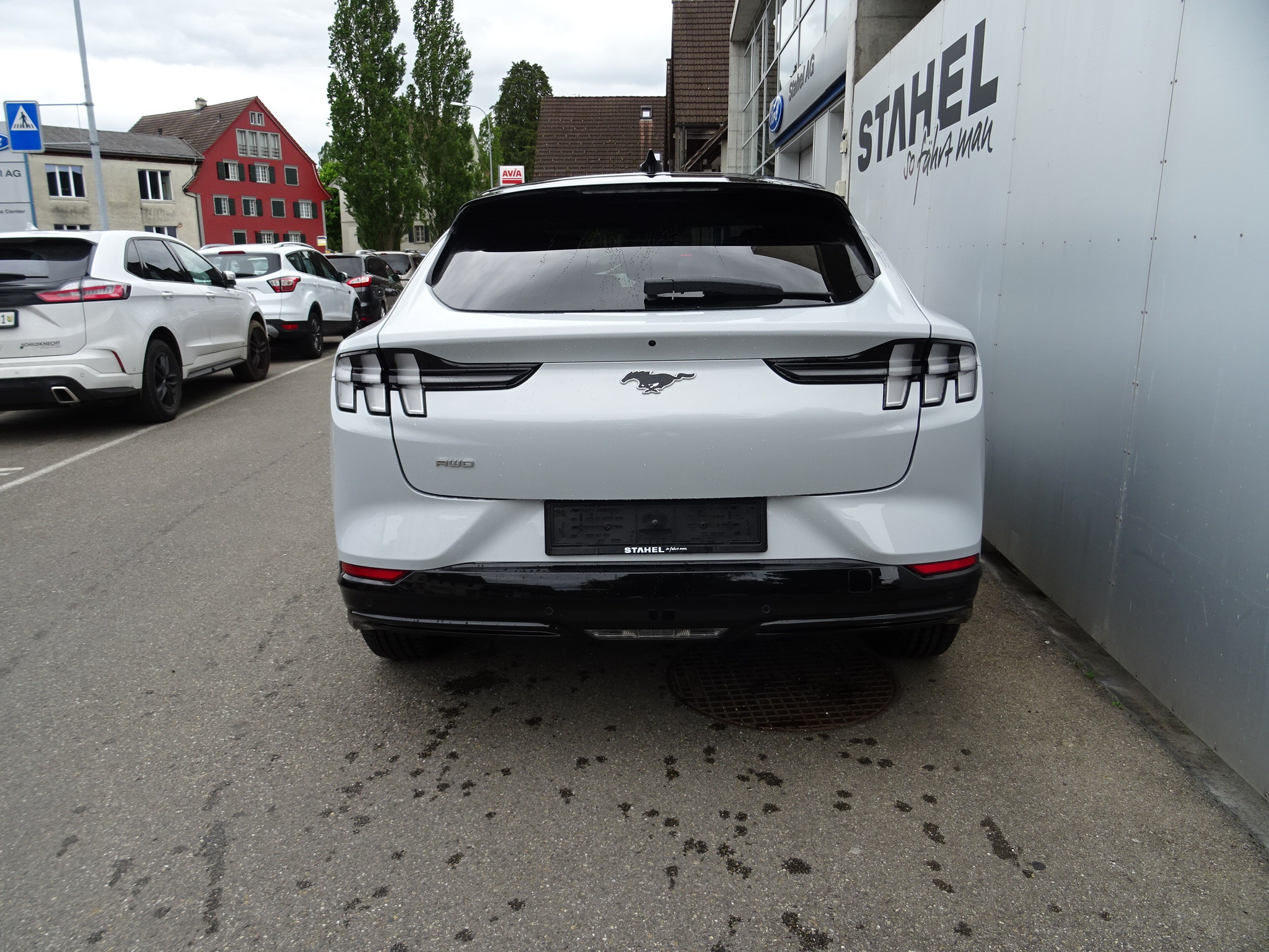 listing desktop thumbnail image 3