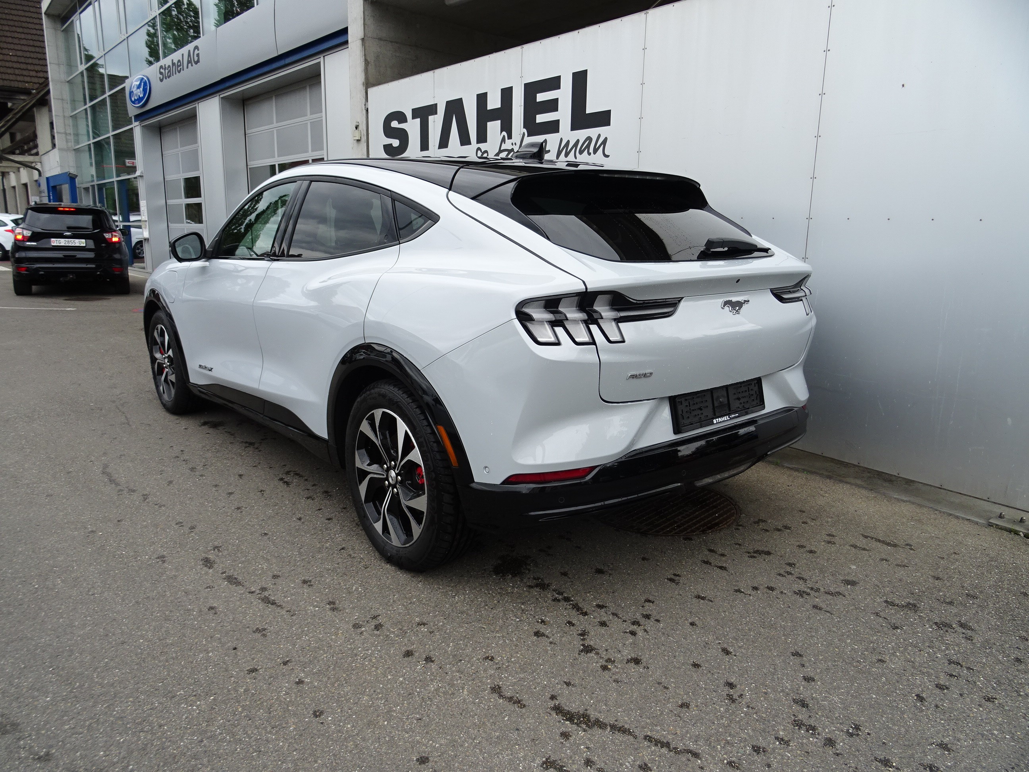 listing desktop thumbnail image 2