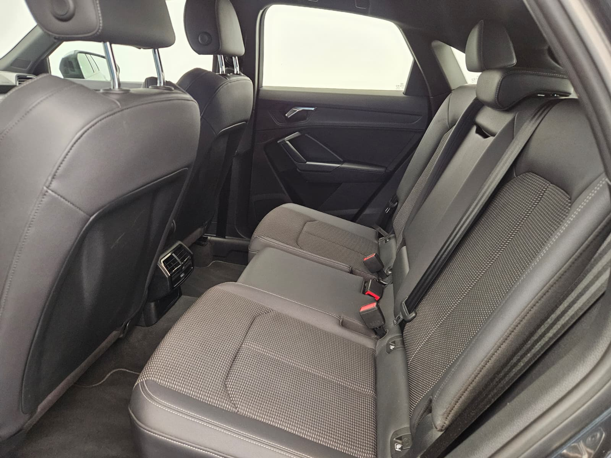 listing desktop thumbnail image 12