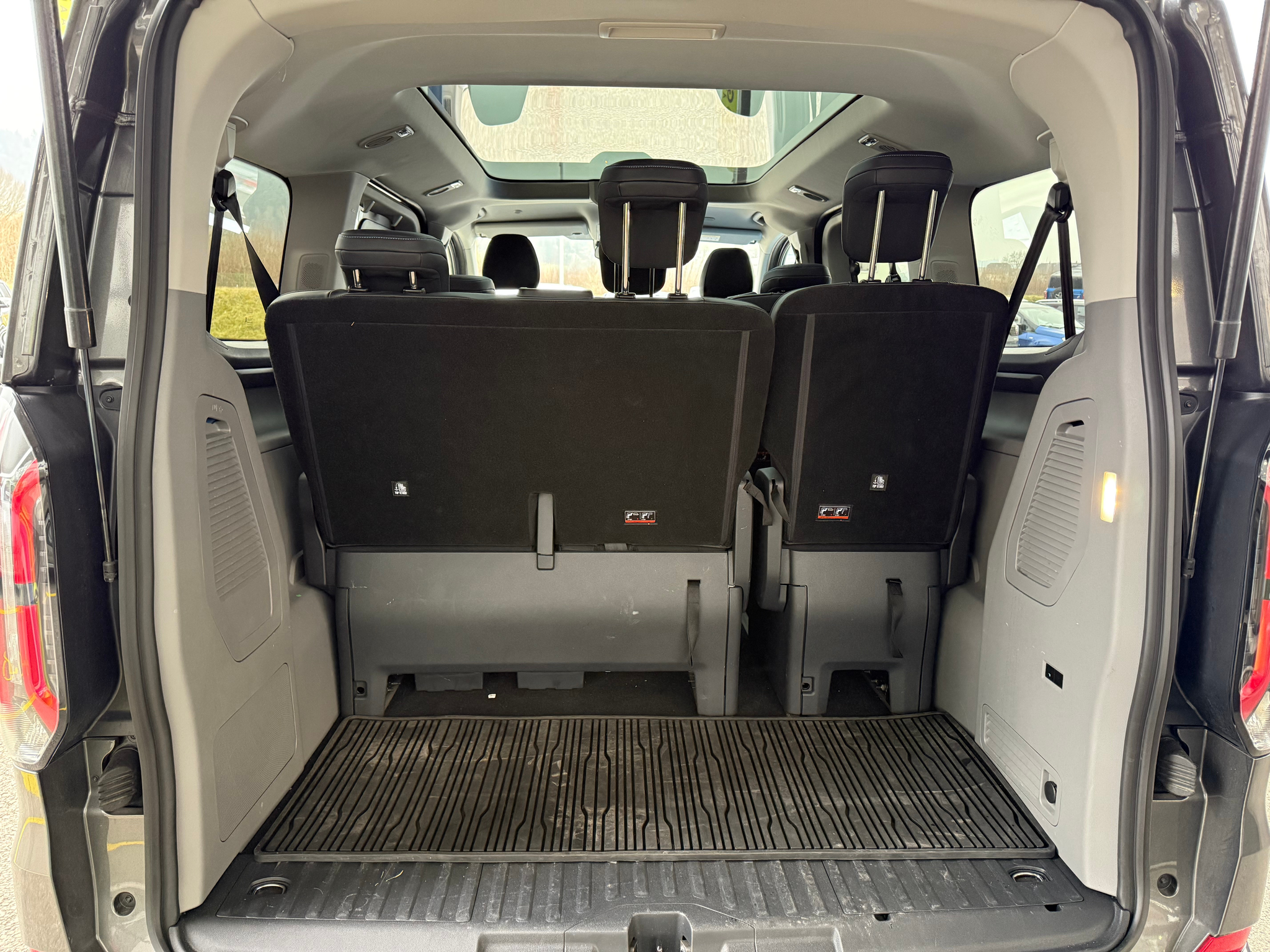 listing desktop thumbnail image 11