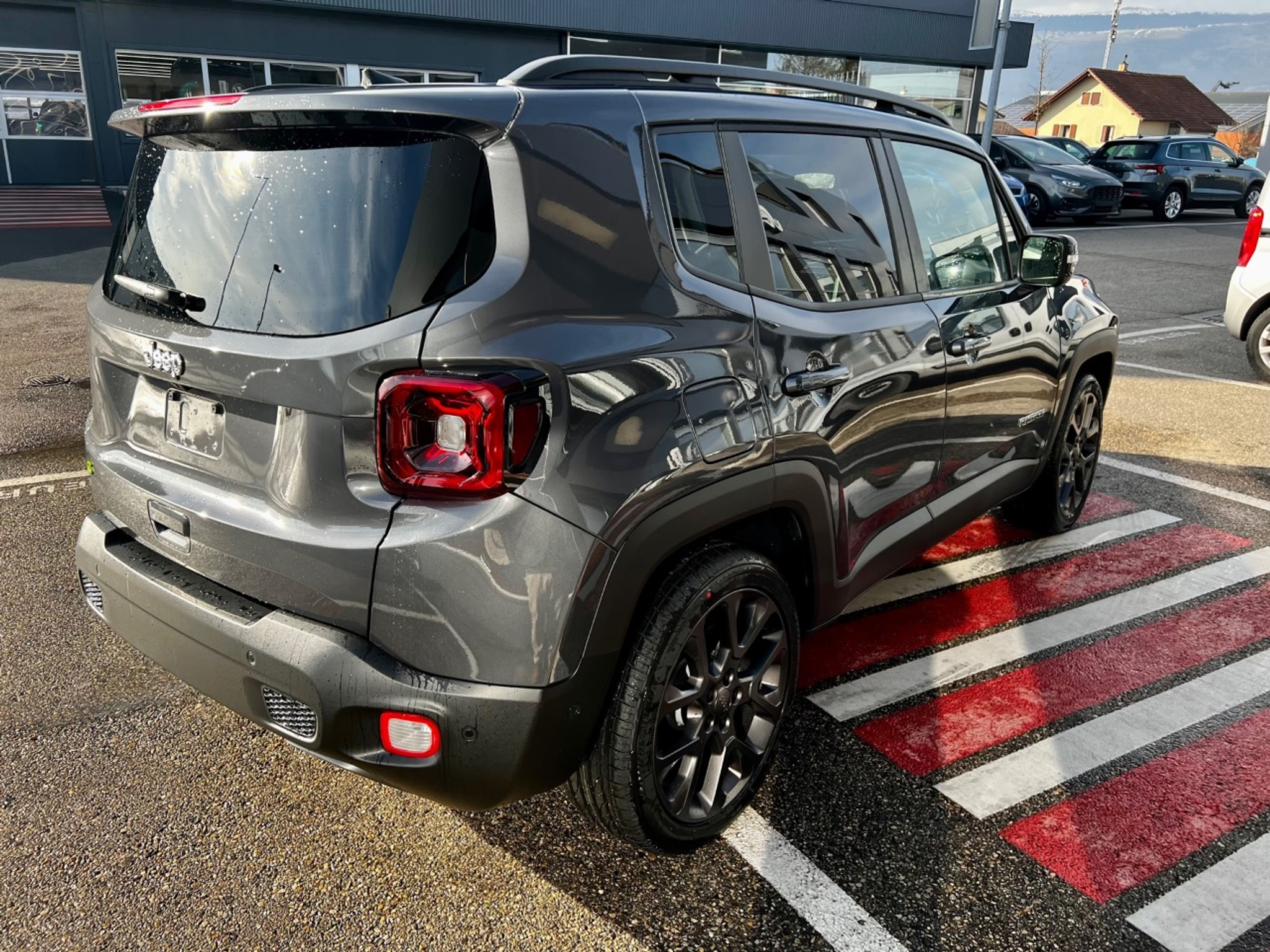 listing desktop thumbnail image 3