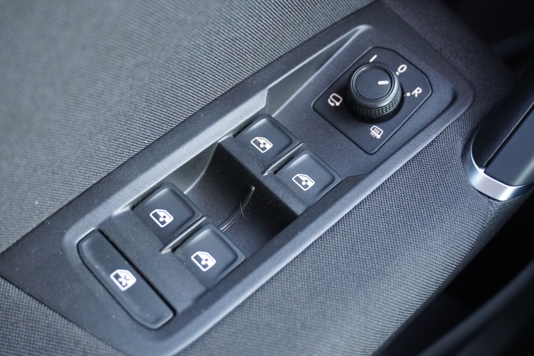 listing desktop thumbnail image 28