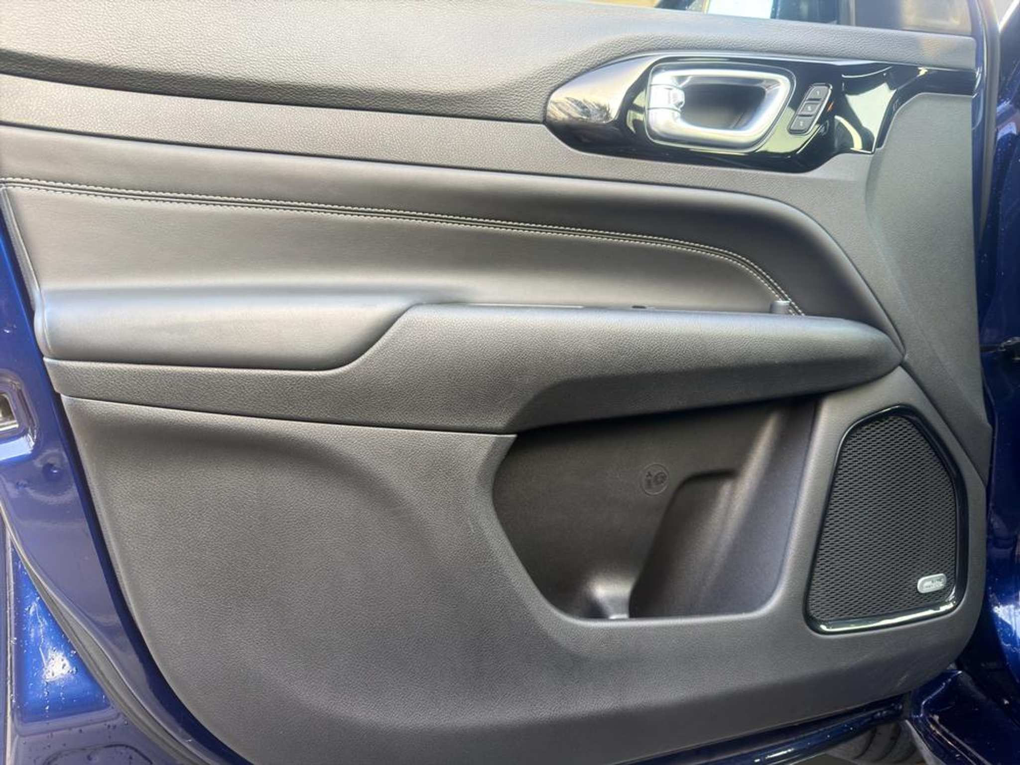 listing desktop thumbnail image 13