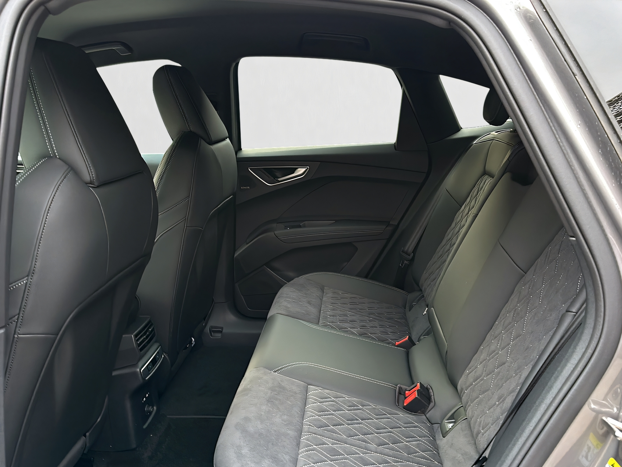 listing desktop thumbnail image 7