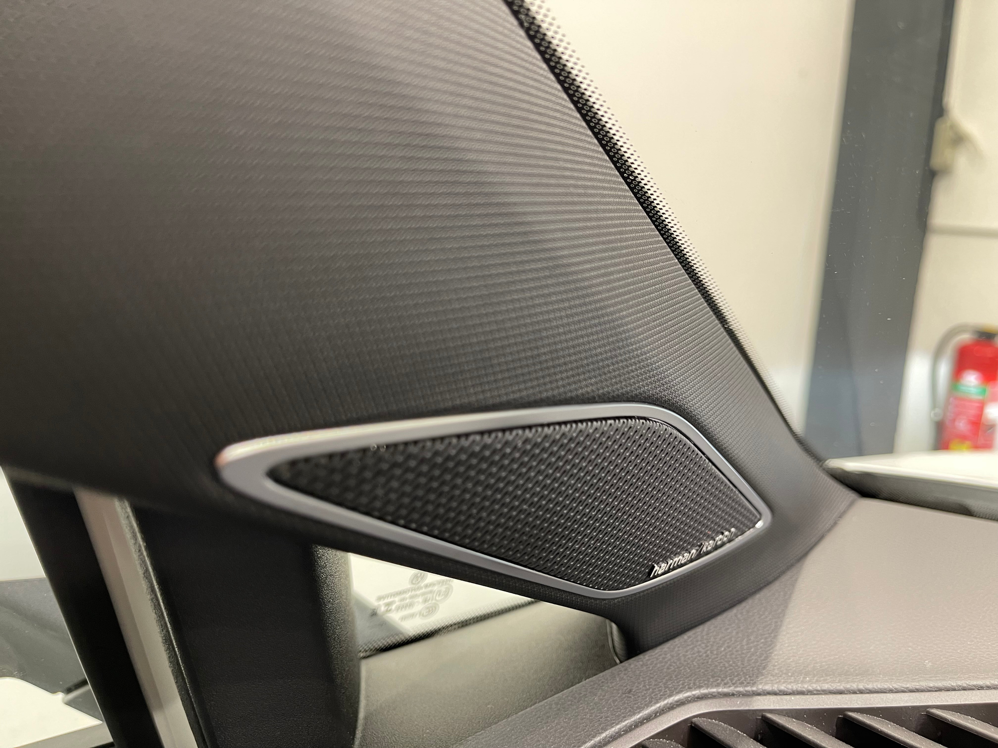 listing desktop thumbnail image 17