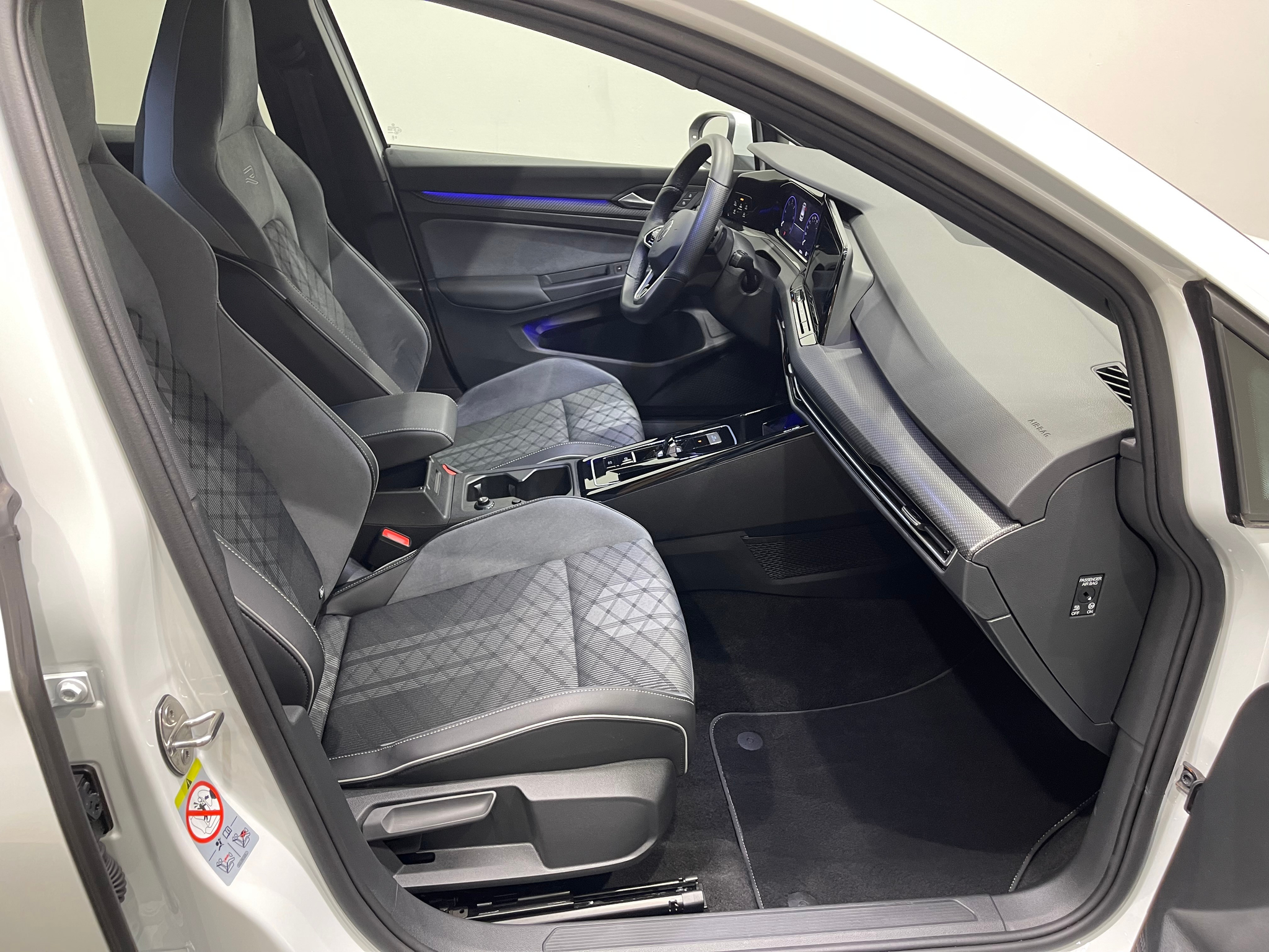 listing desktop thumbnail image 14