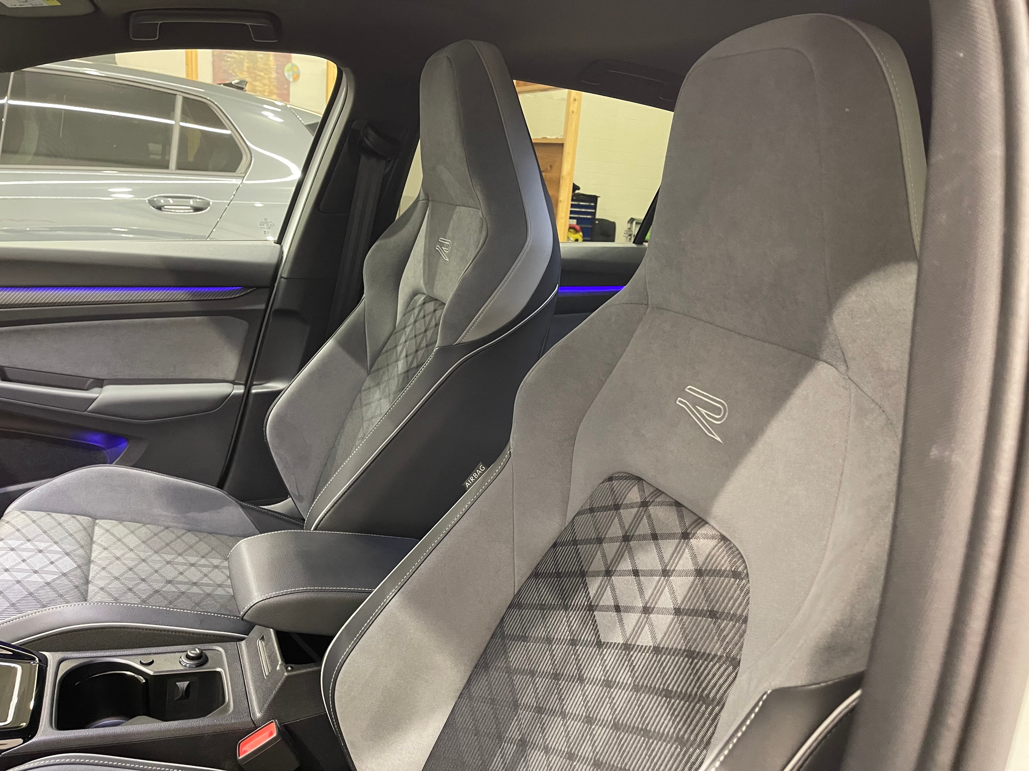 listing desktop thumbnail image 9