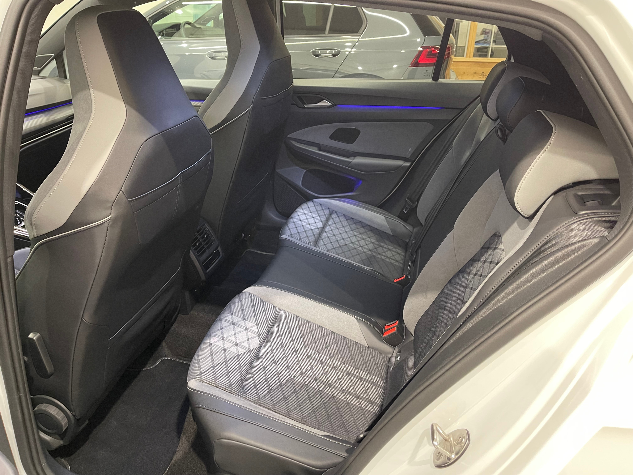 listing desktop thumbnail image 11