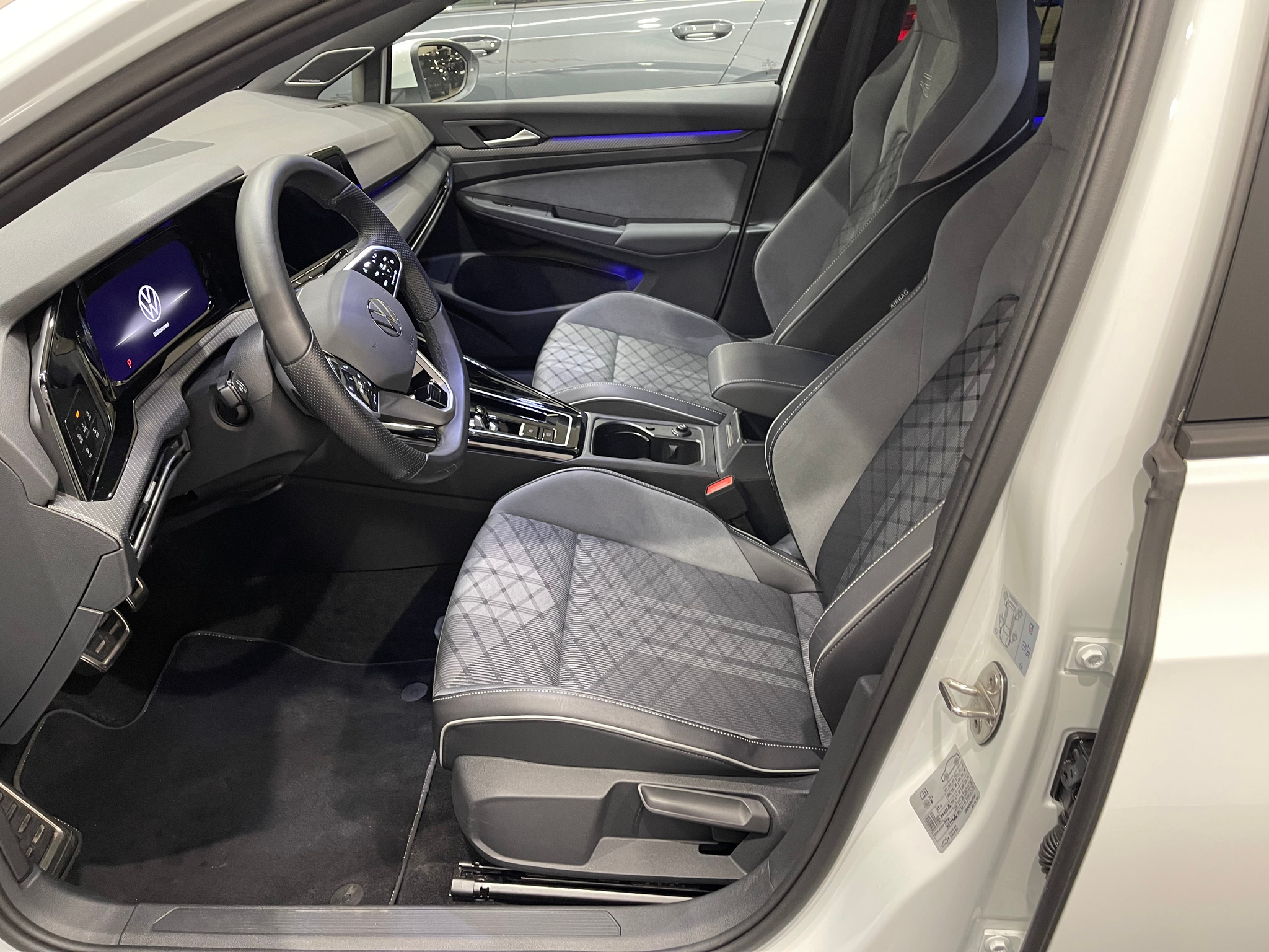 listing desktop thumbnail image 8