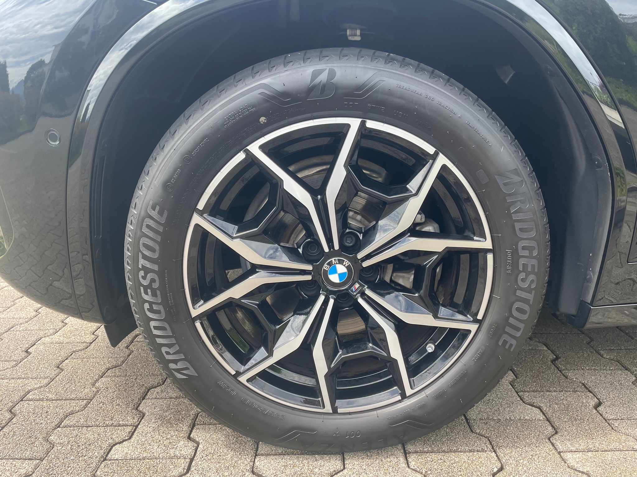 listing desktop thumbnail image 1