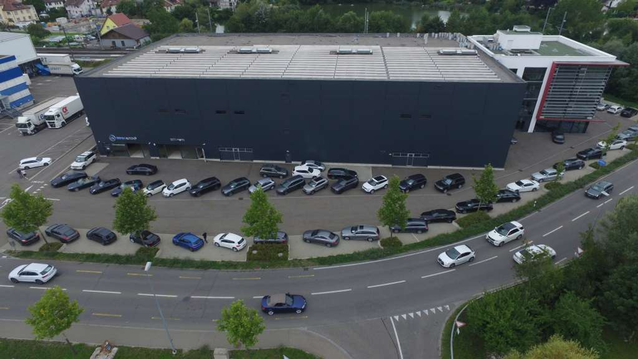 listing desktop thumbnail image 30