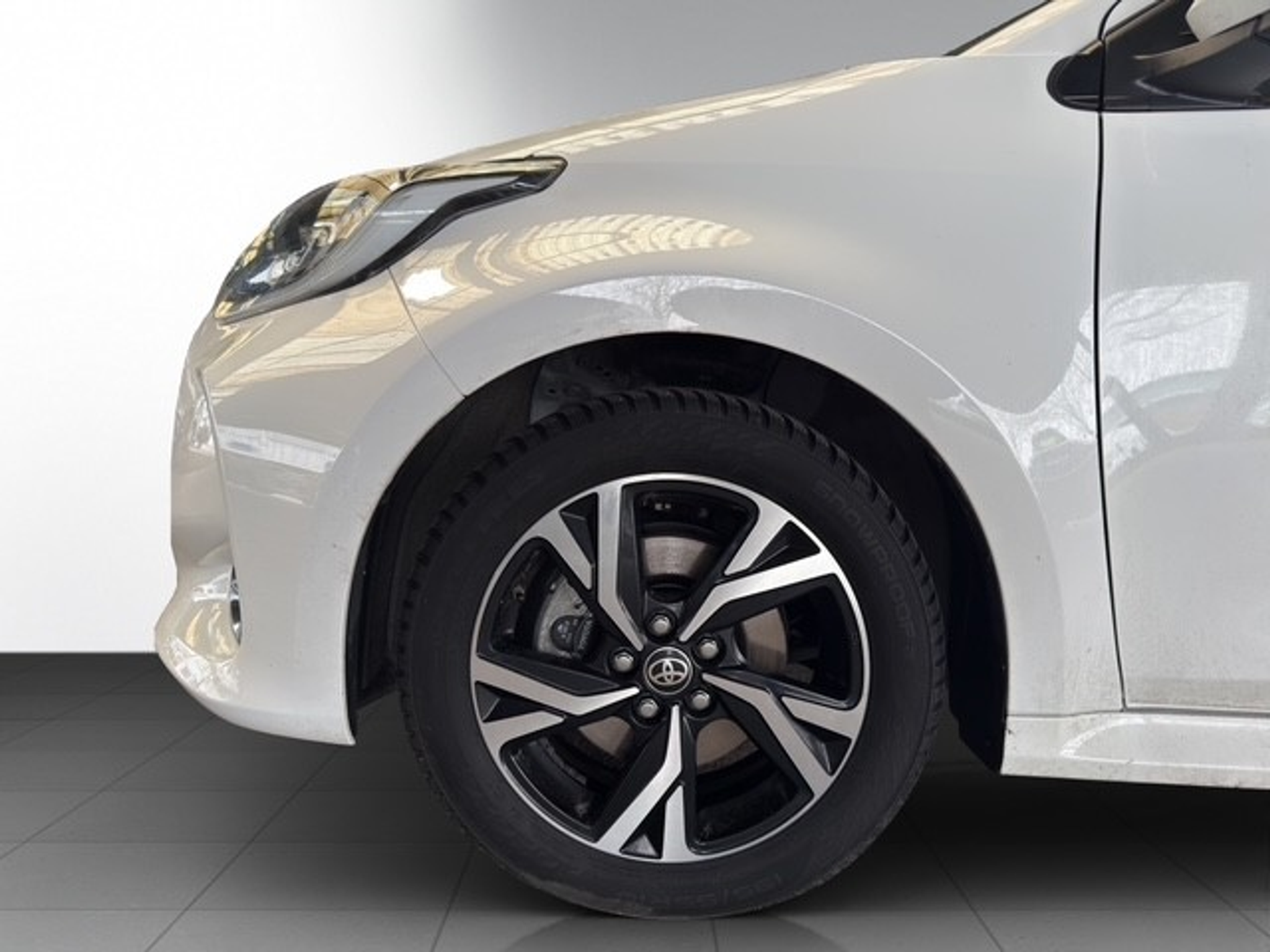 listing desktop thumbnail image 5