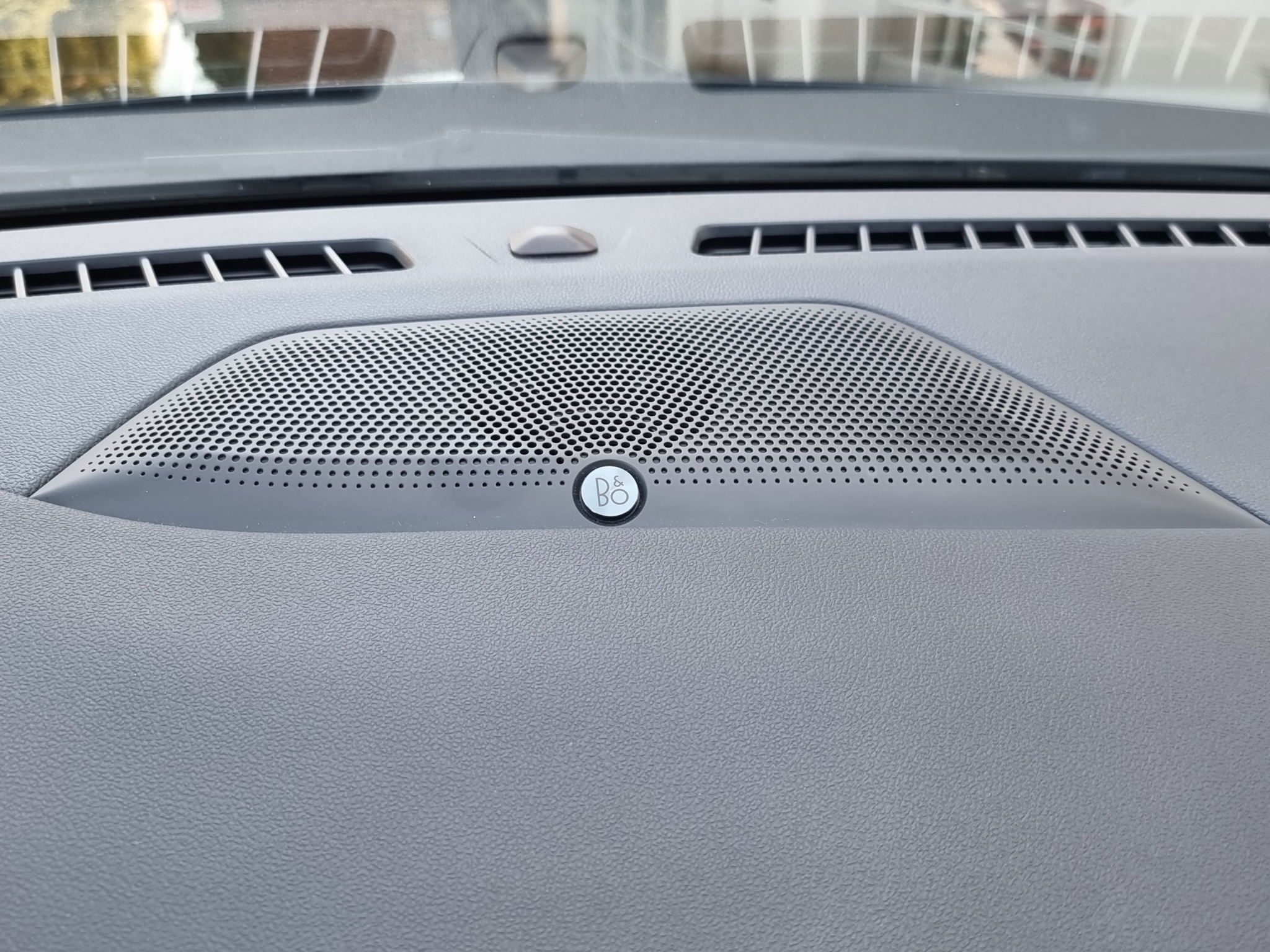 listing desktop thumbnail image 11