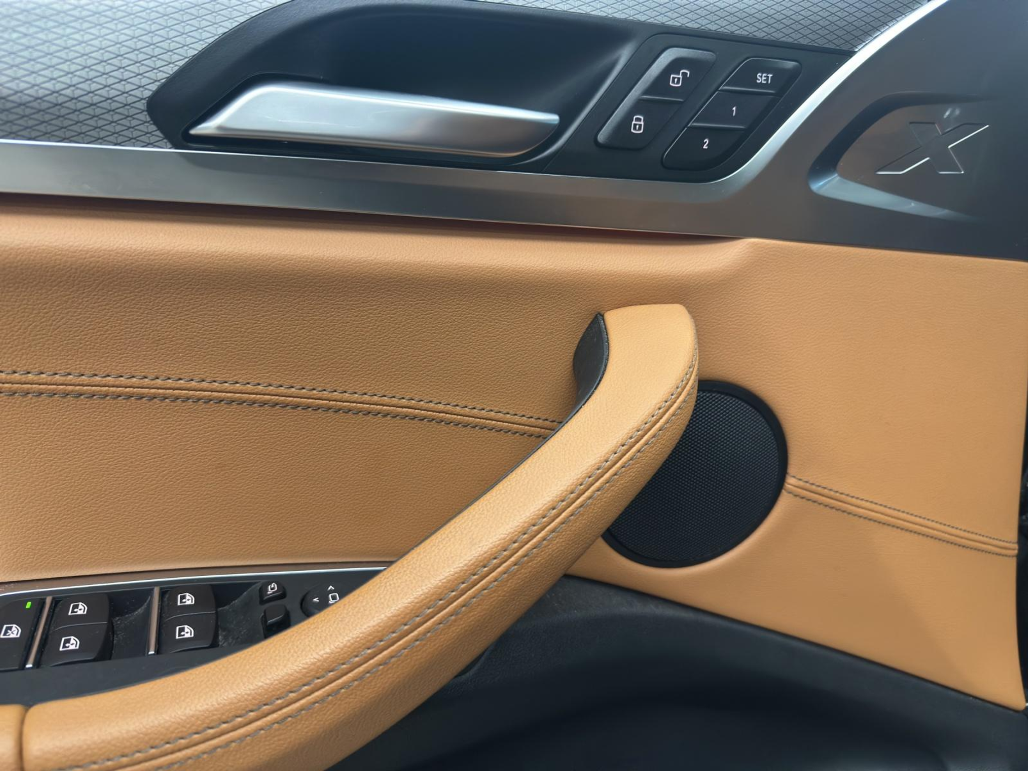 listing desktop thumbnail image 16