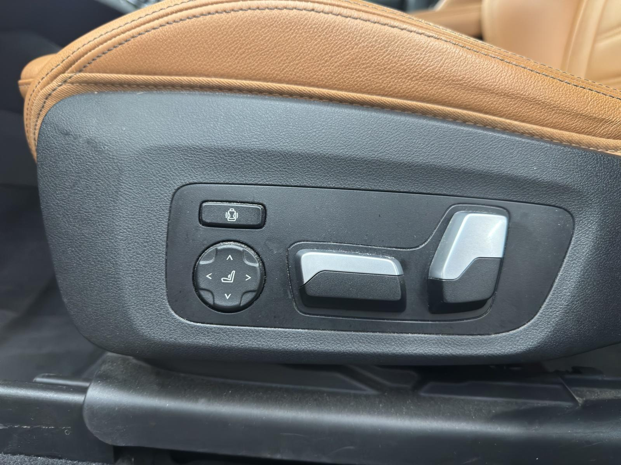 listing desktop thumbnail image 18