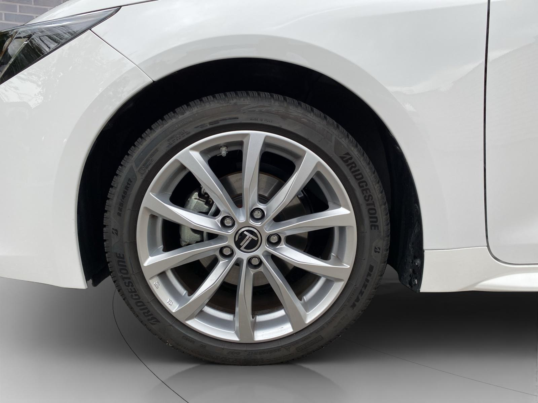 listing desktop thumbnail image 9