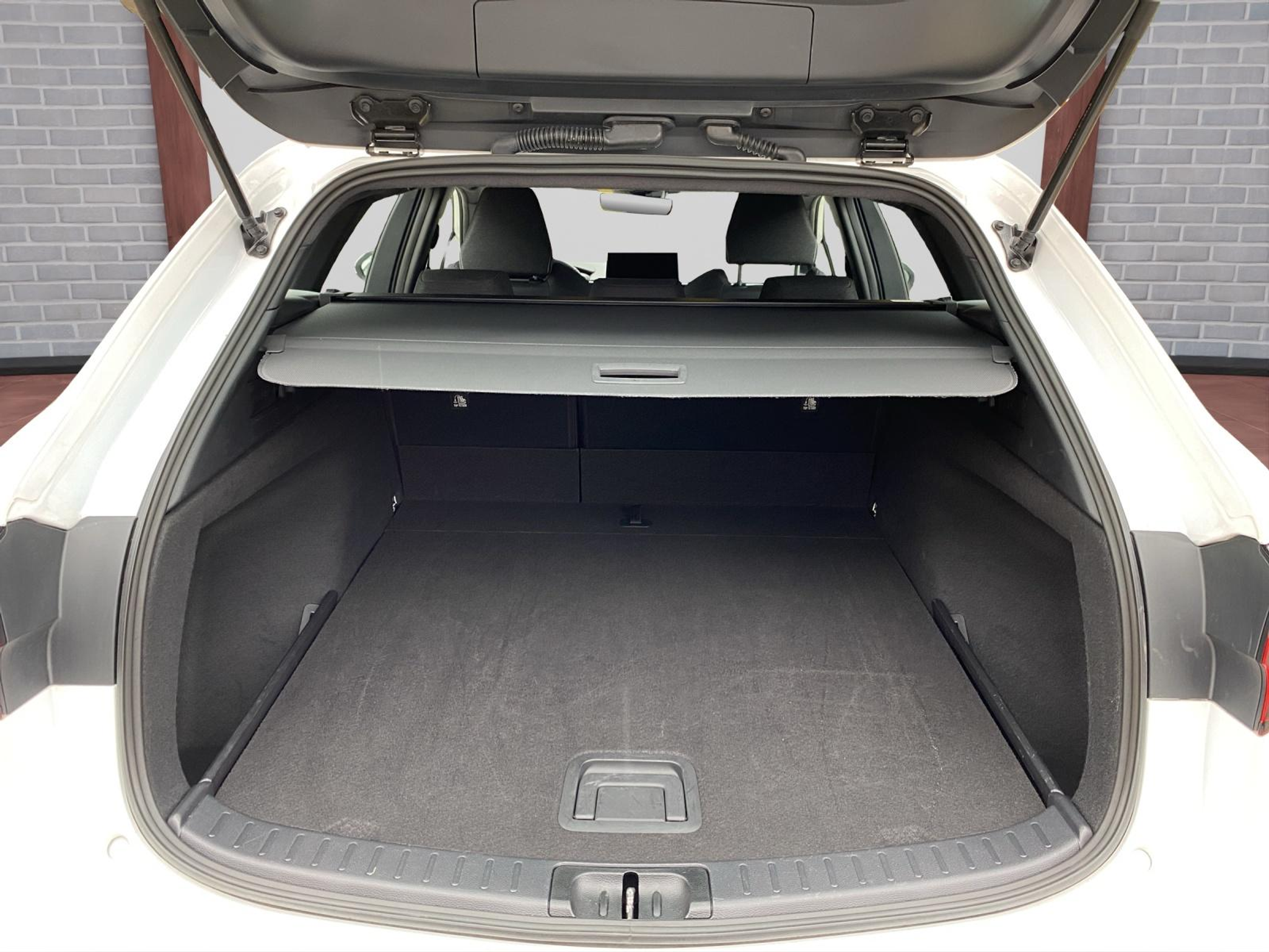 listing desktop thumbnail image 10