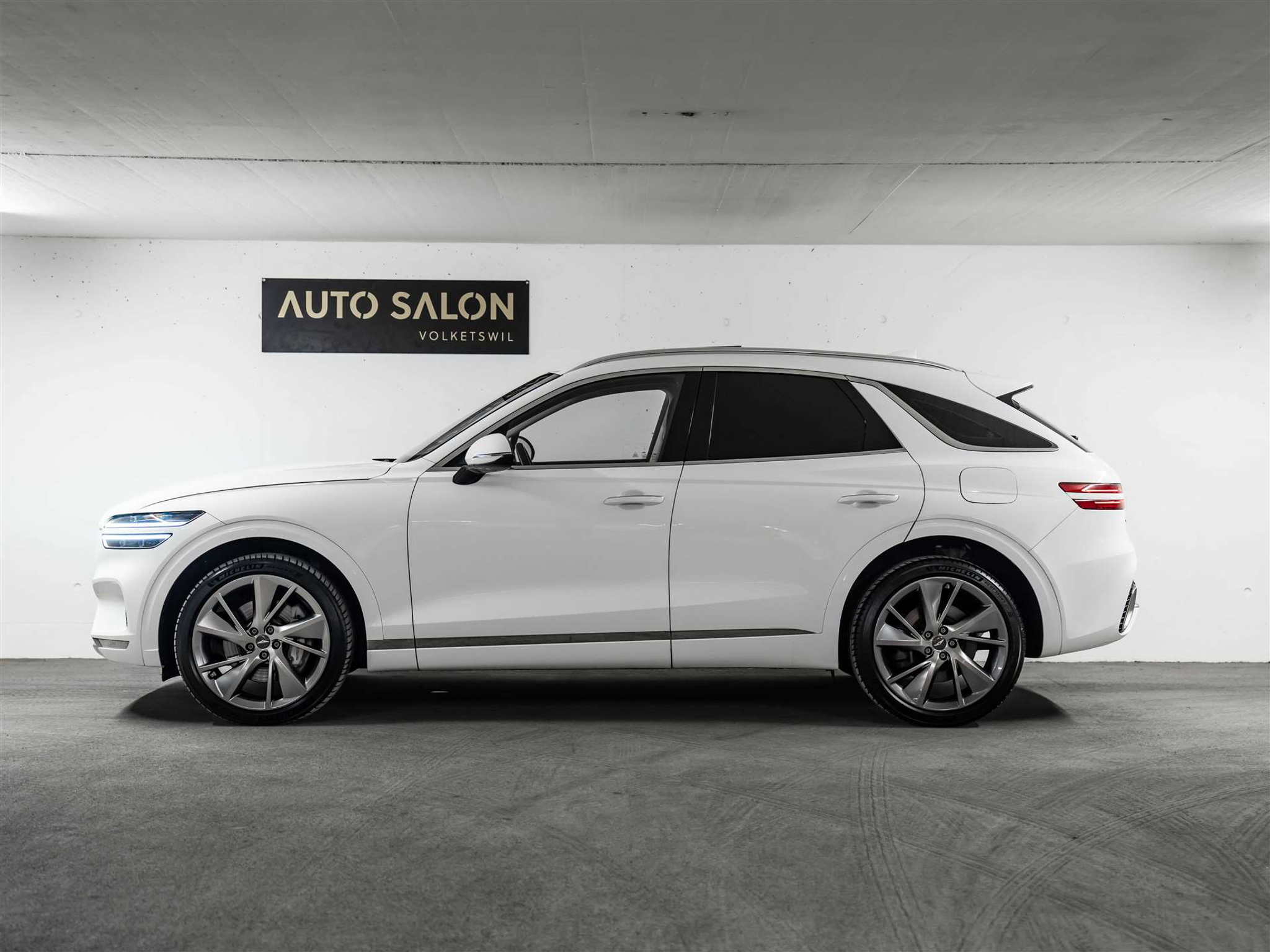 listing desktop thumbnail image 1