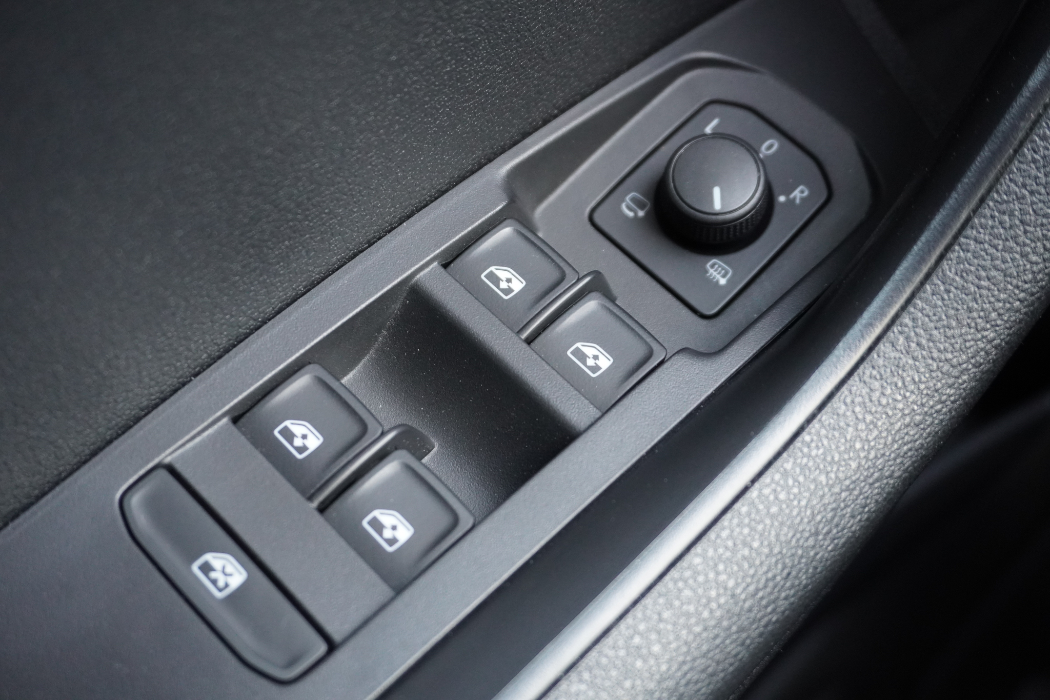 listing desktop thumbnail image 28