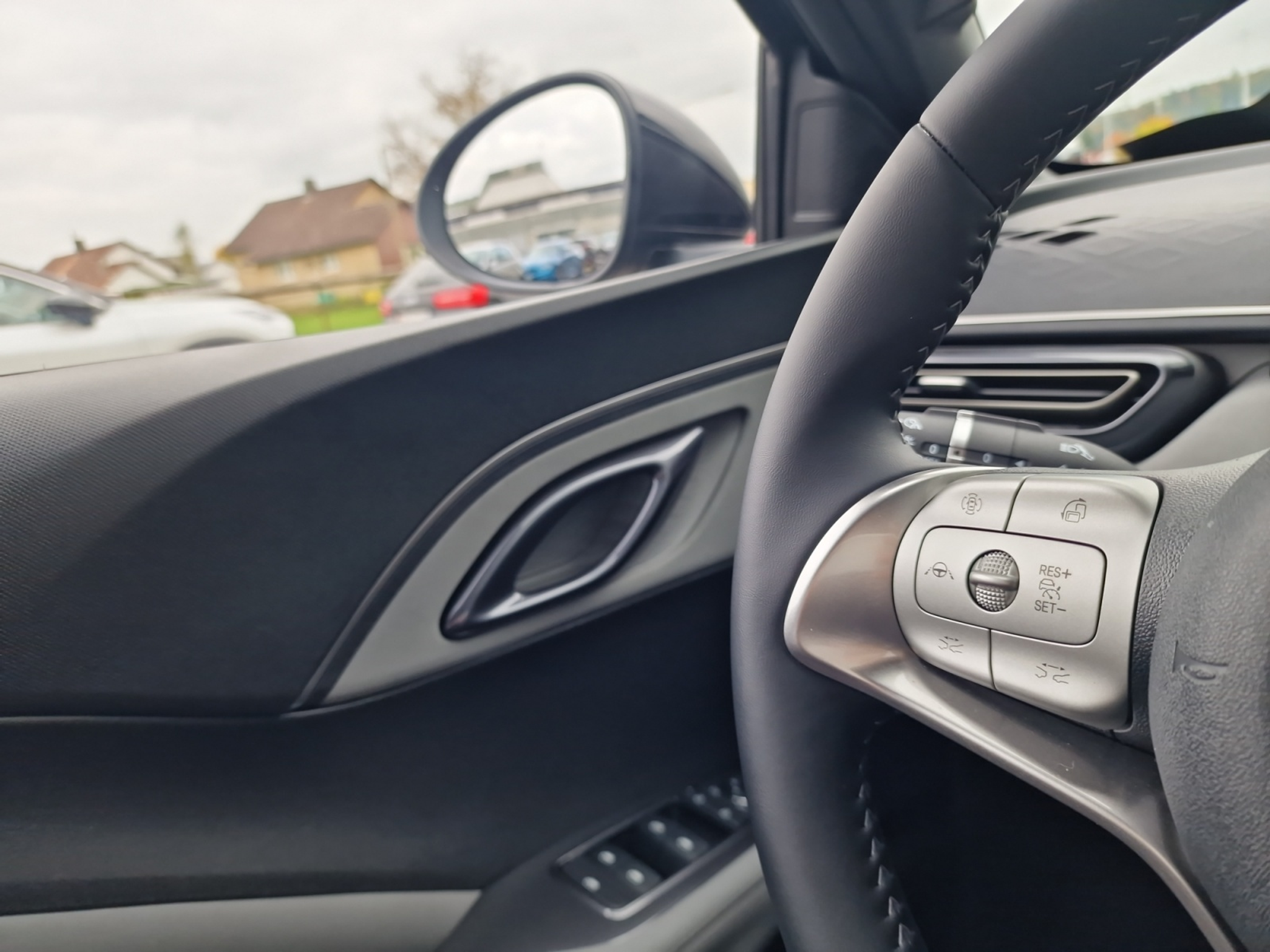 listing desktop thumbnail image 14