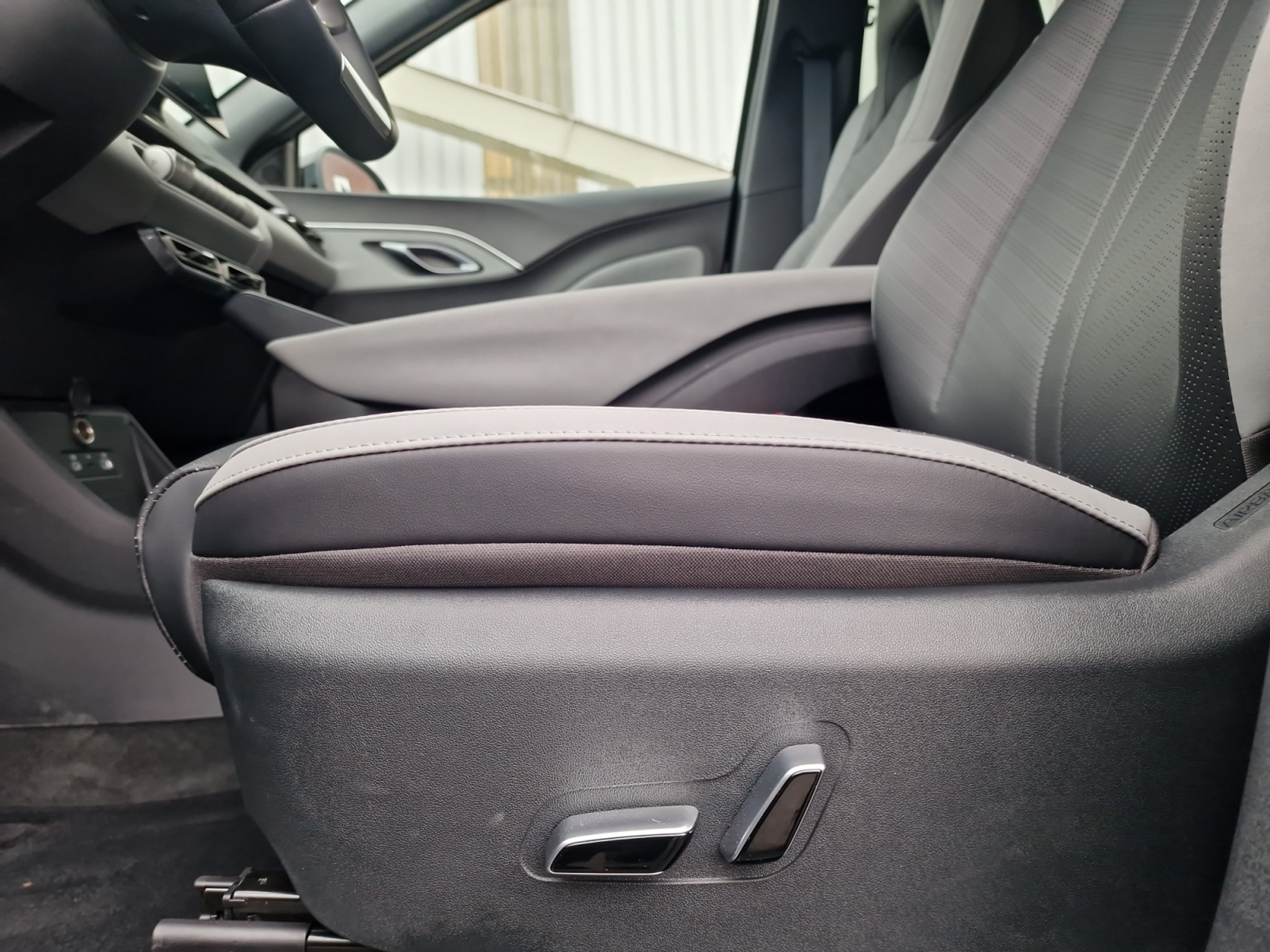 listing desktop thumbnail image 10