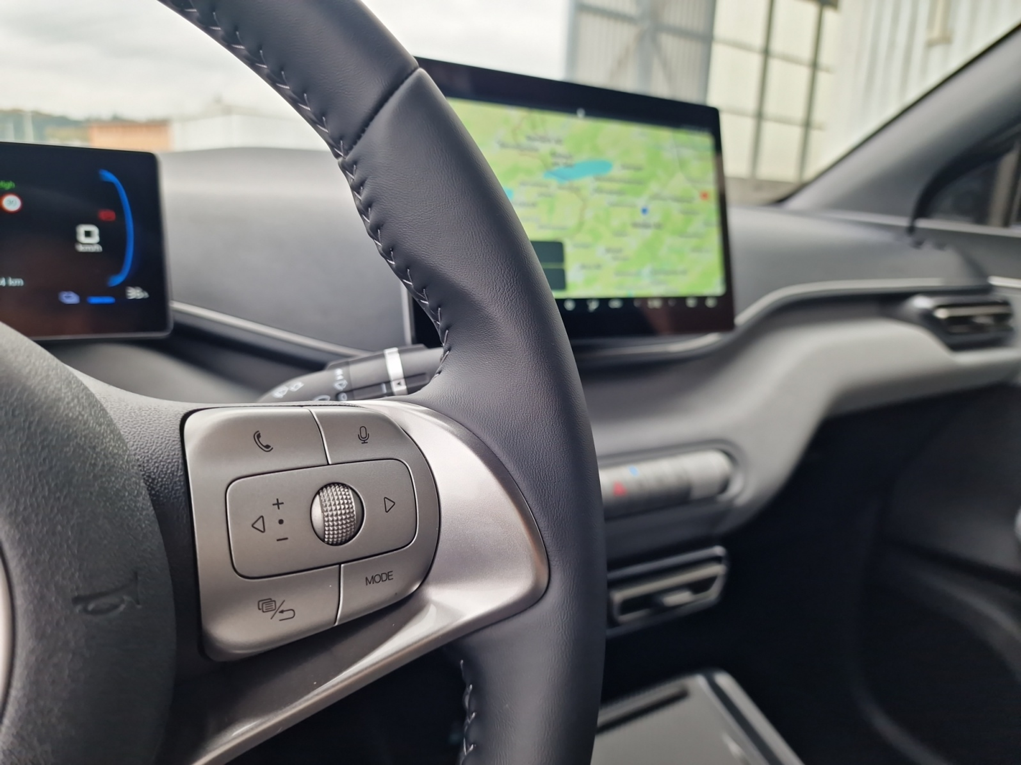 listing desktop thumbnail image 15