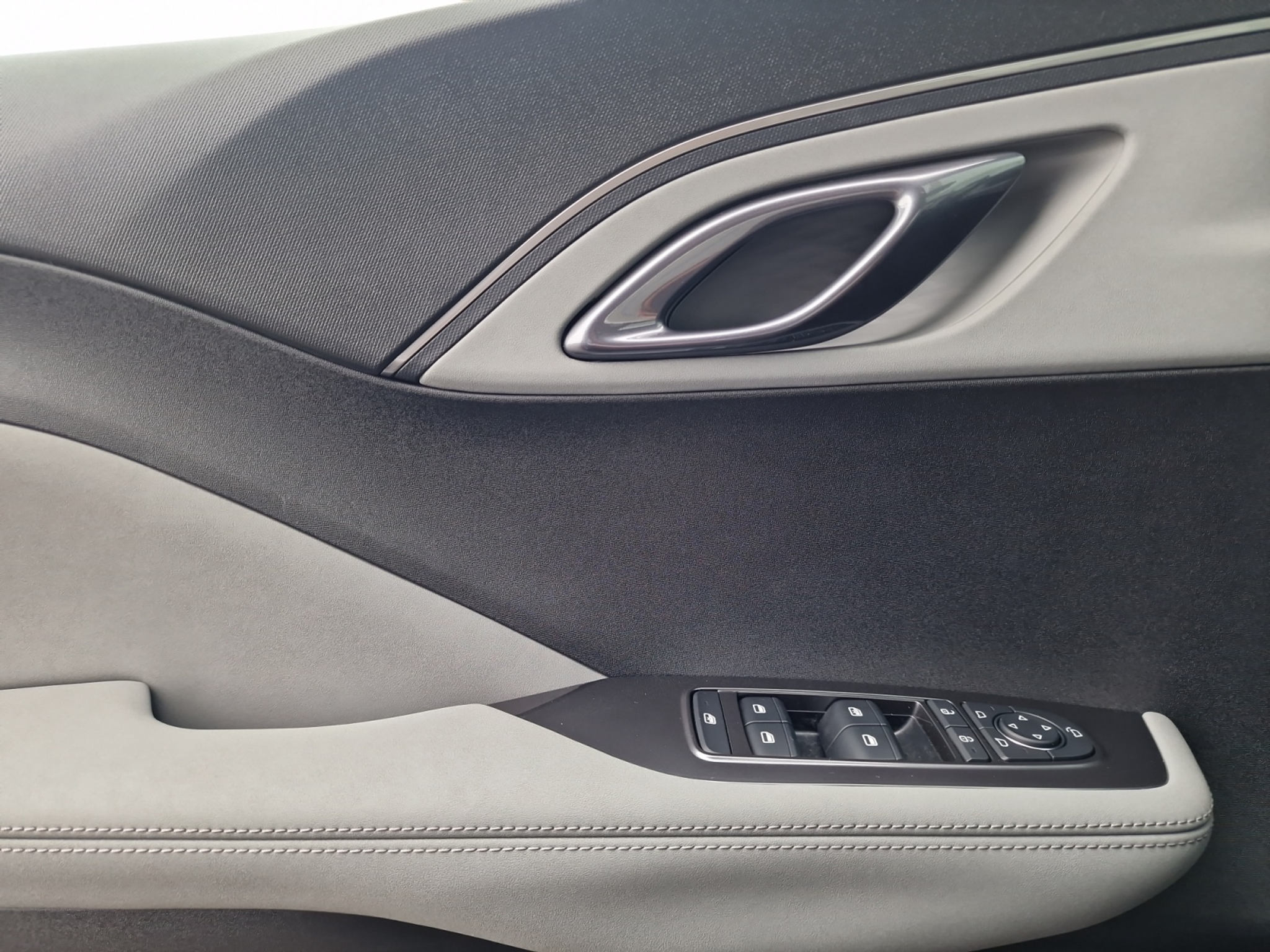 listing desktop thumbnail image 12