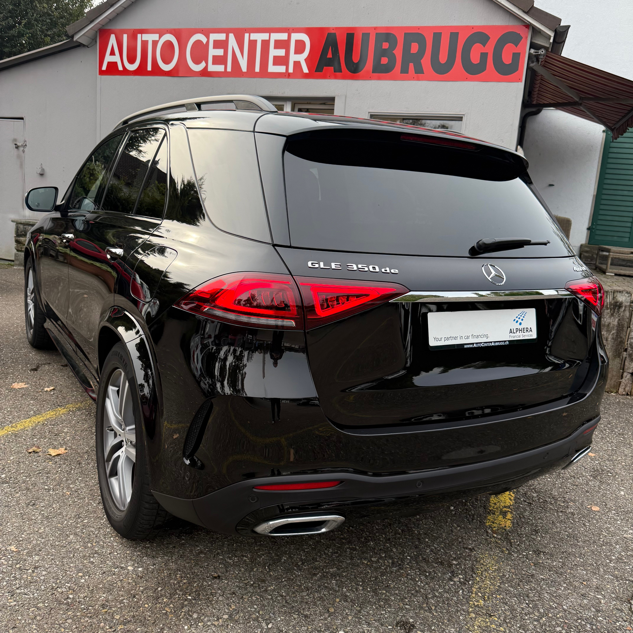 listing desktop thumbnail image 3