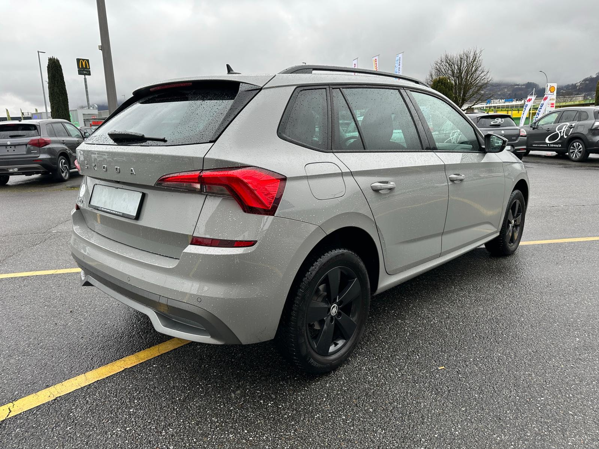 listing desktop thumbnail image 4