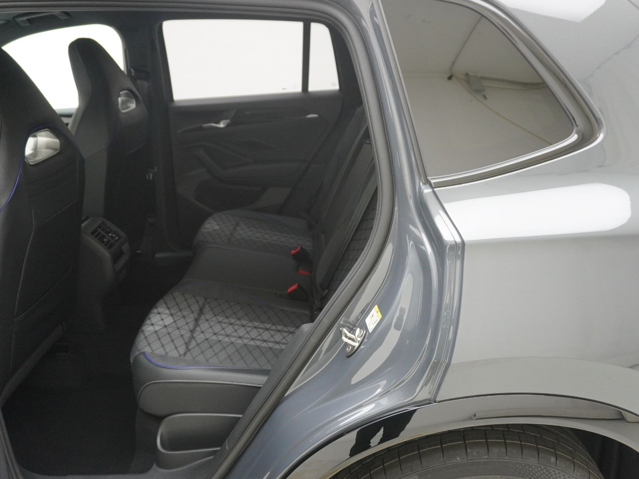 listing desktop thumbnail image 15