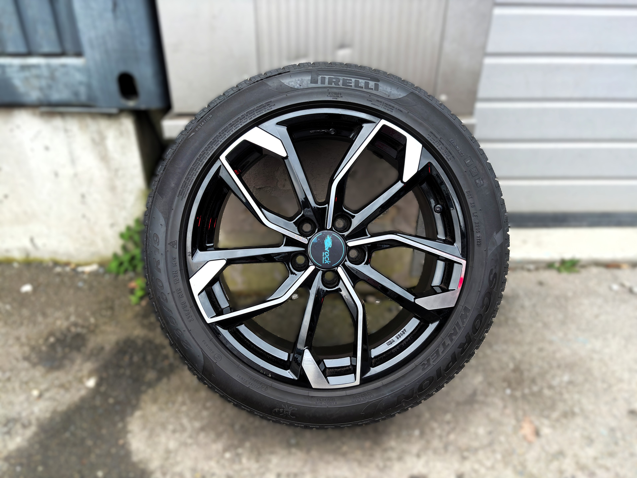 listing desktop thumbnail image 11