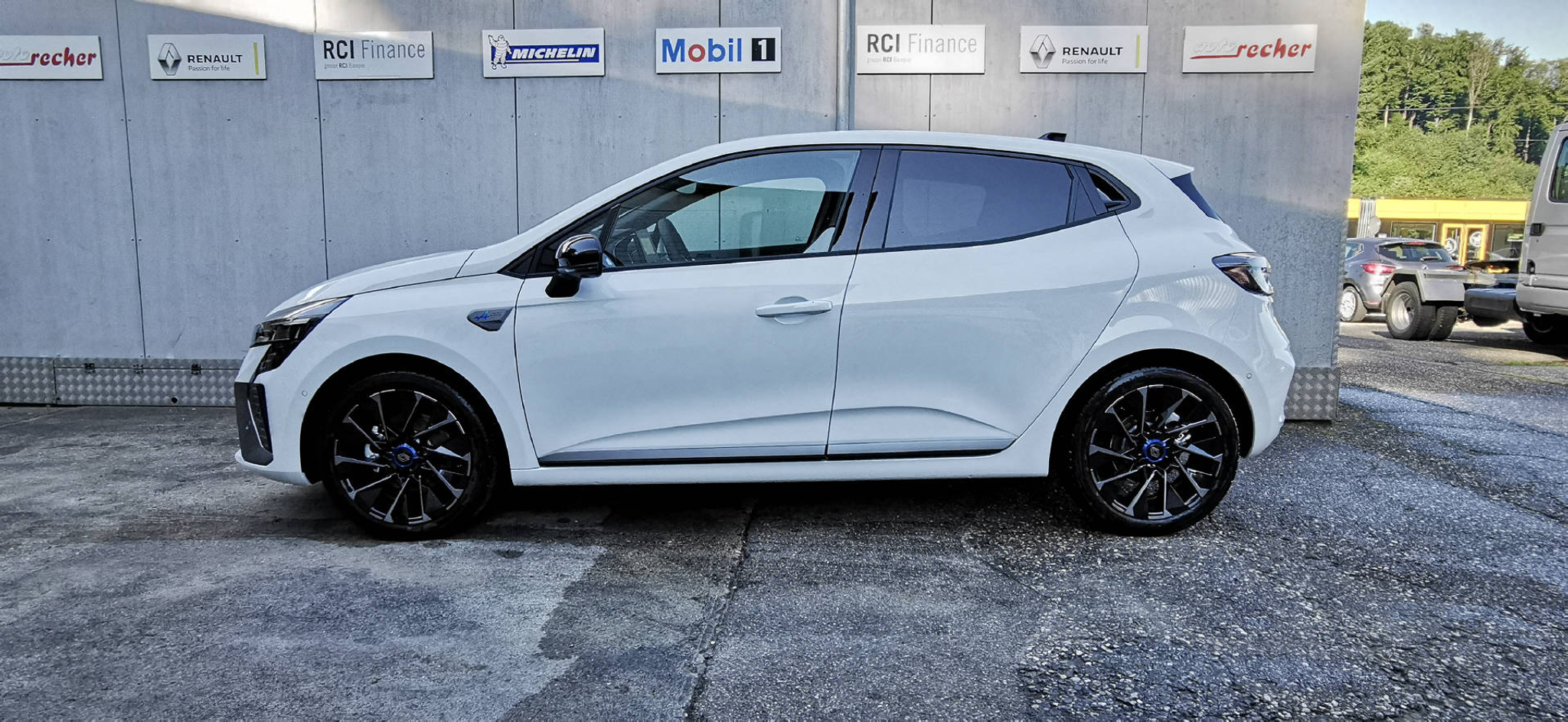 listing desktop thumbnail image 1