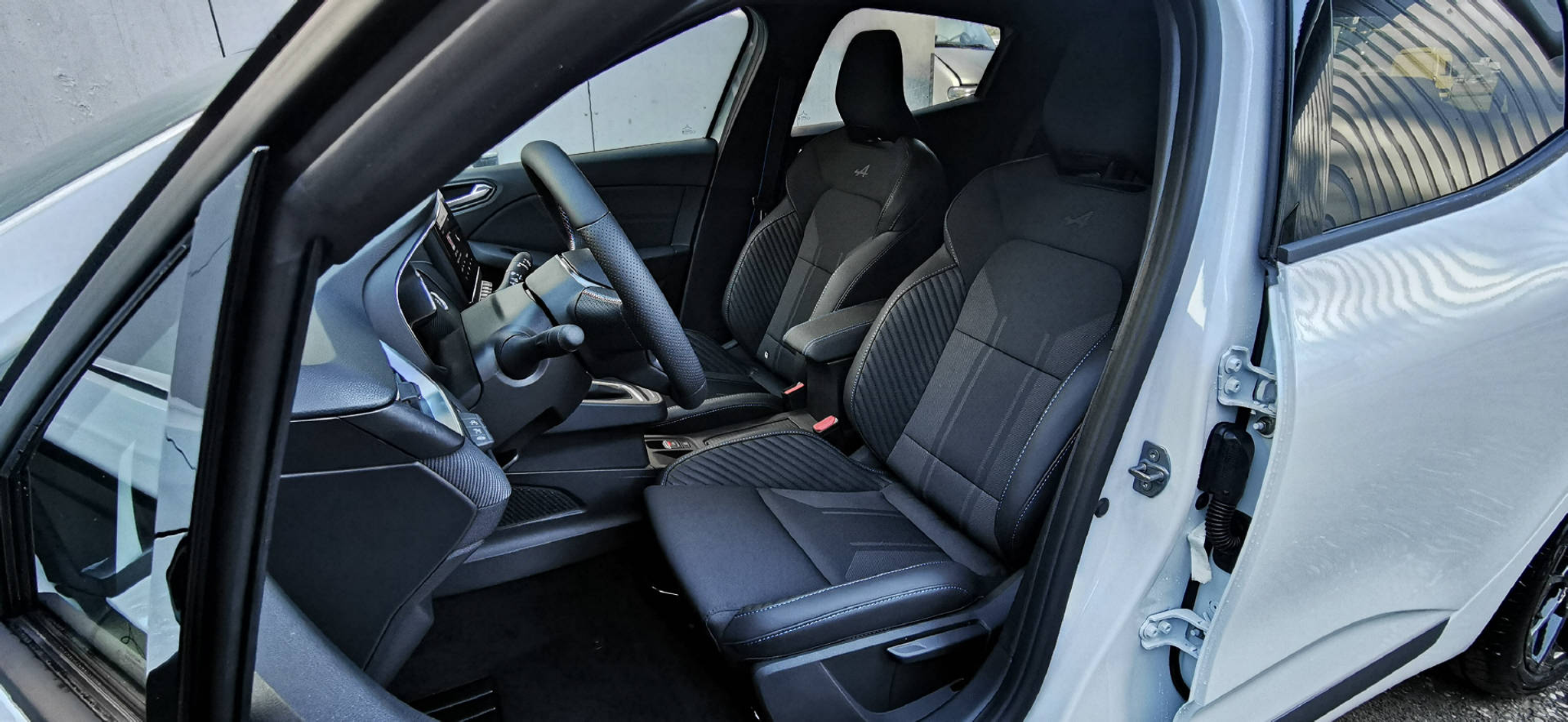 listing desktop thumbnail image 5