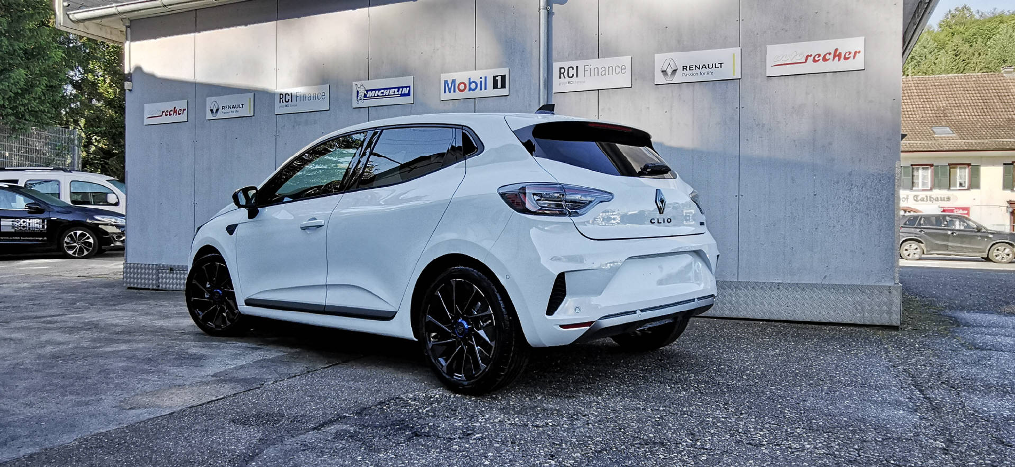 listing desktop thumbnail image 2