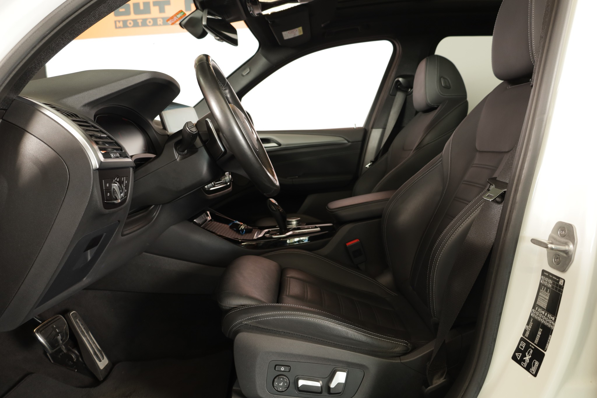 listing desktop thumbnail image 17