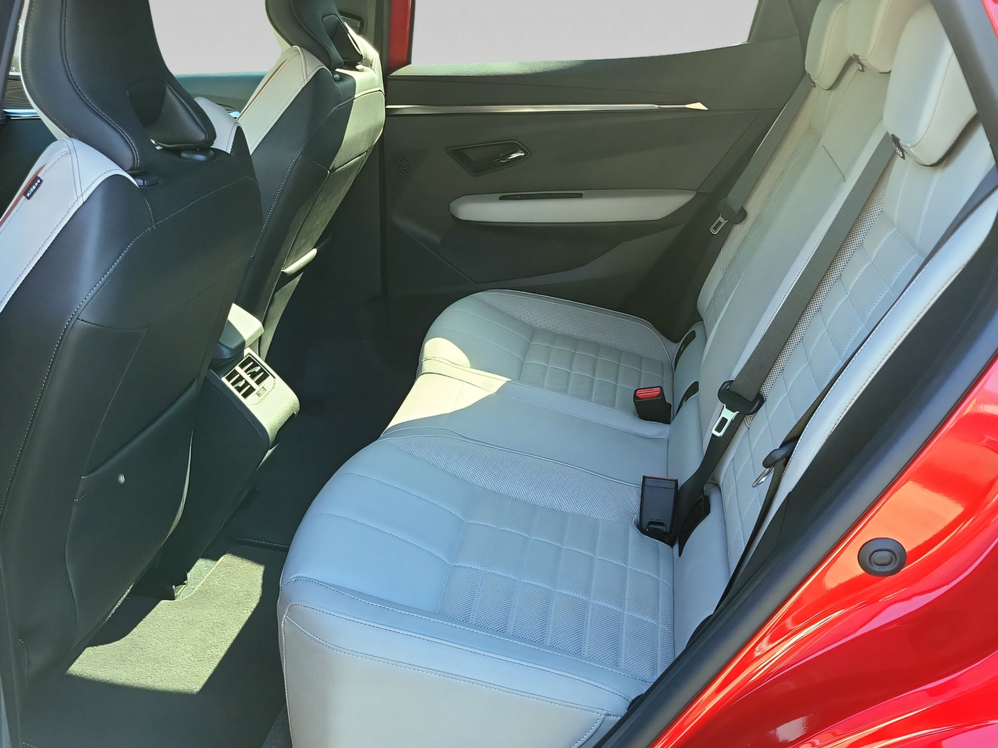 listing desktop thumbnail image 5