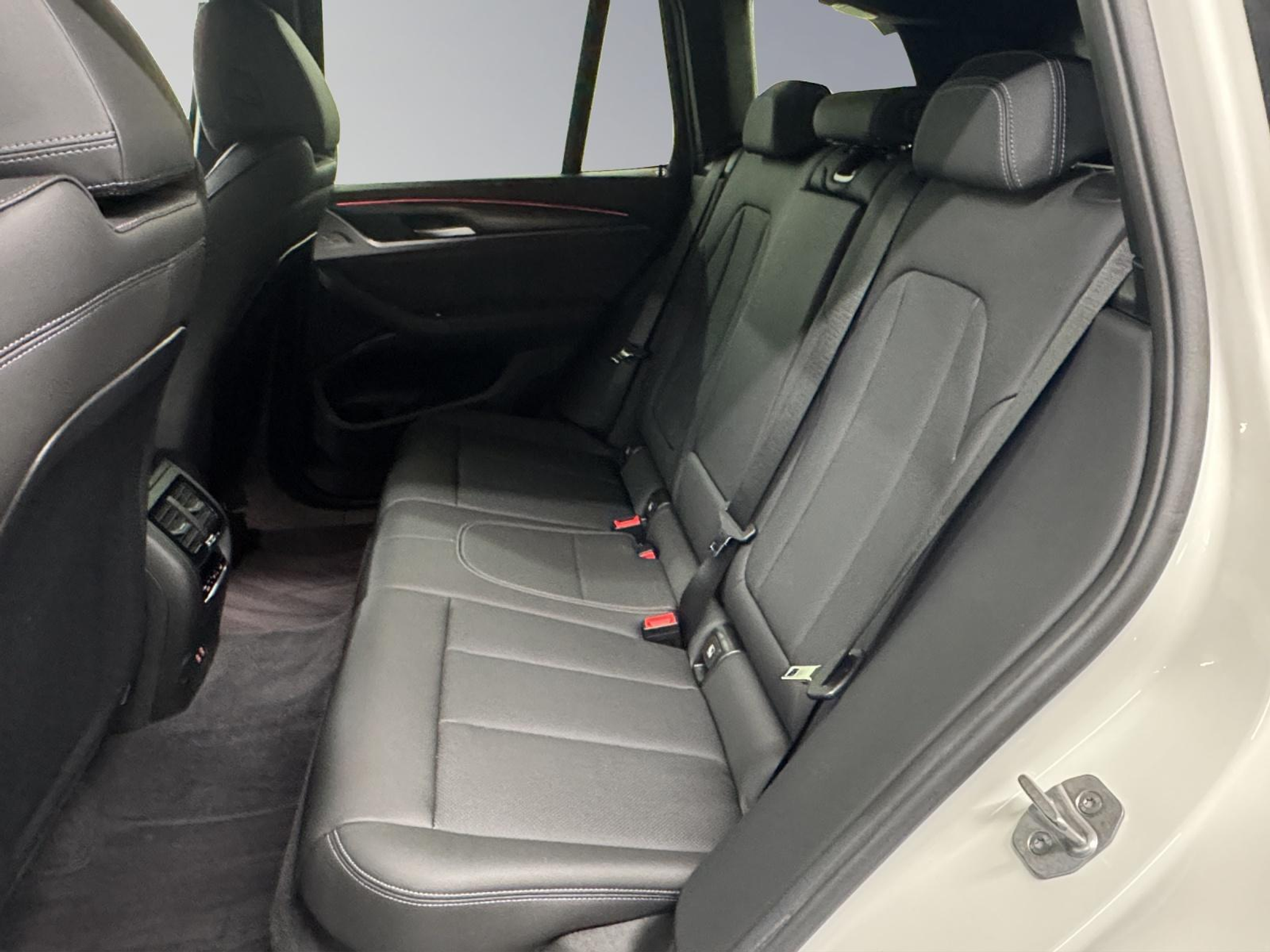 listing desktop thumbnail image 11