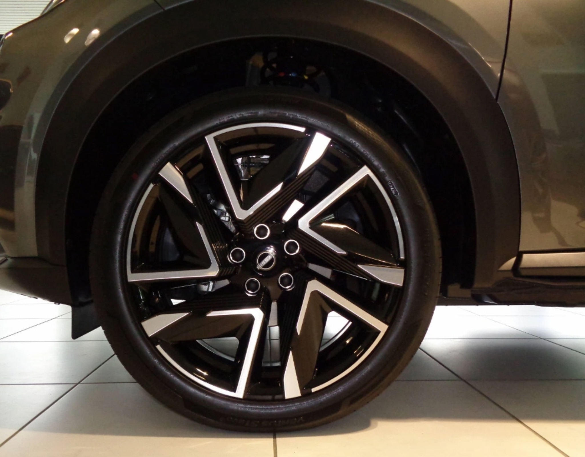 listing desktop thumbnail image 6