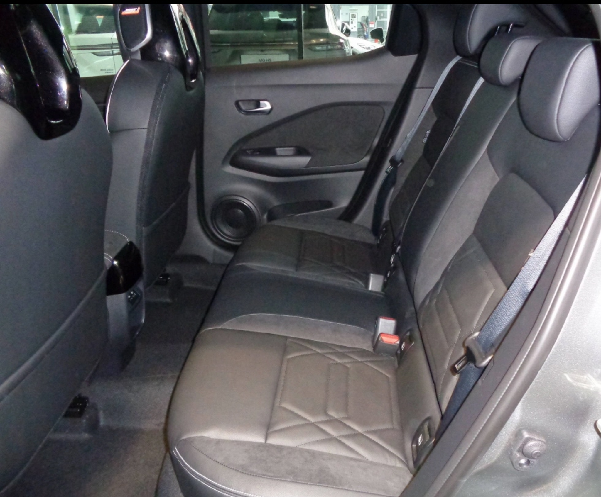 listing desktop thumbnail image 9