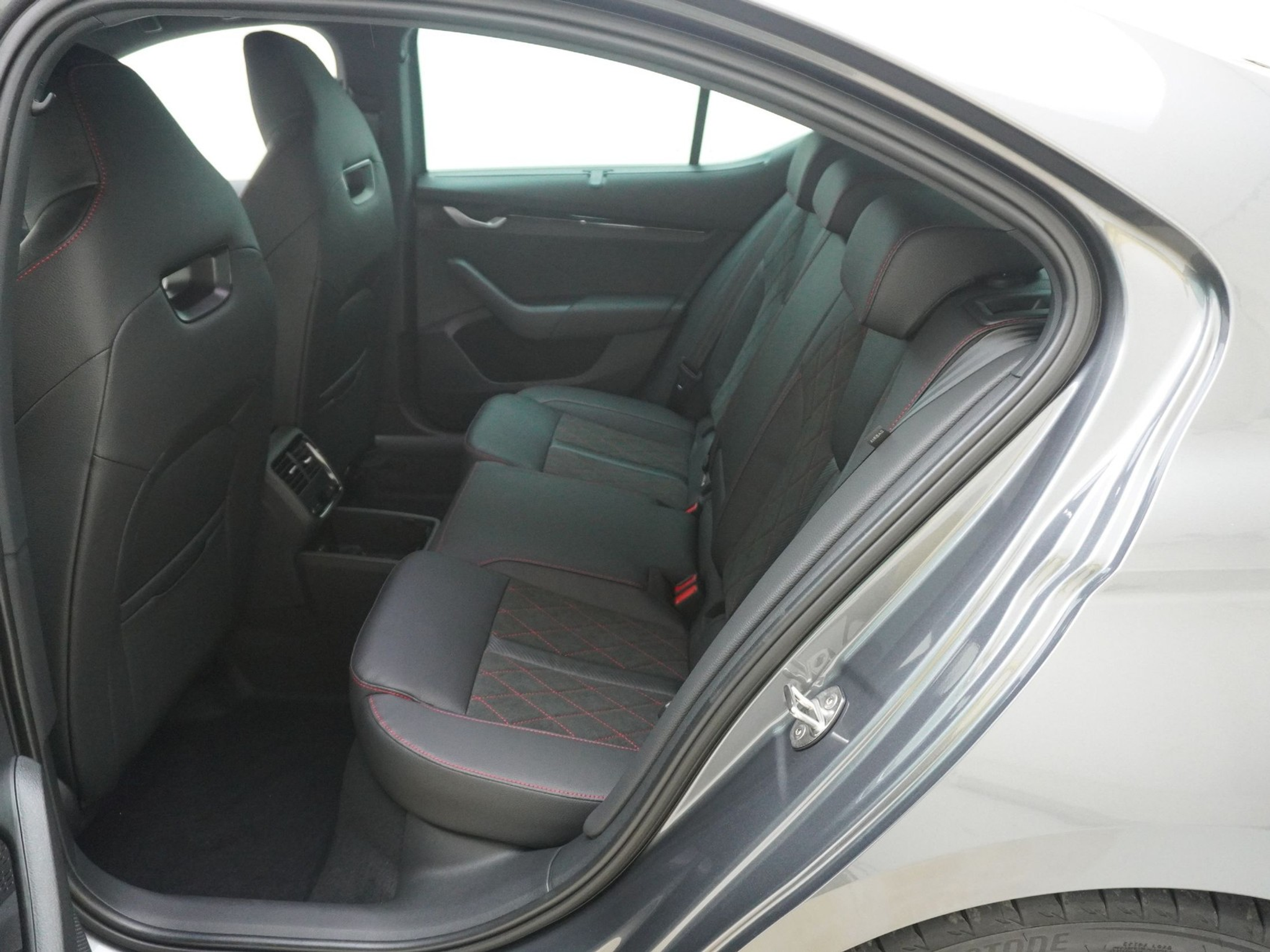 listing desktop thumbnail image 15