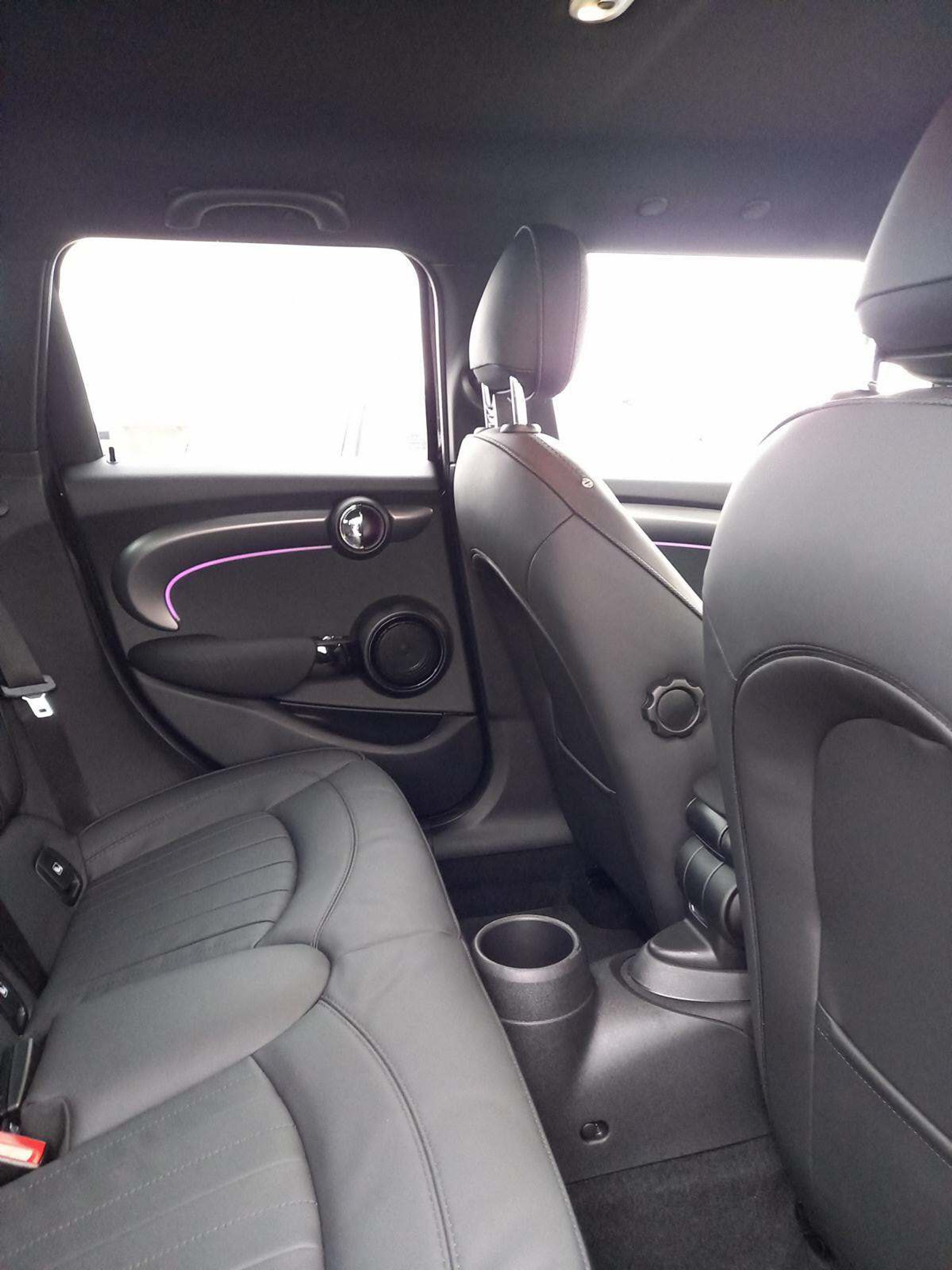 listing desktop thumbnail image 11