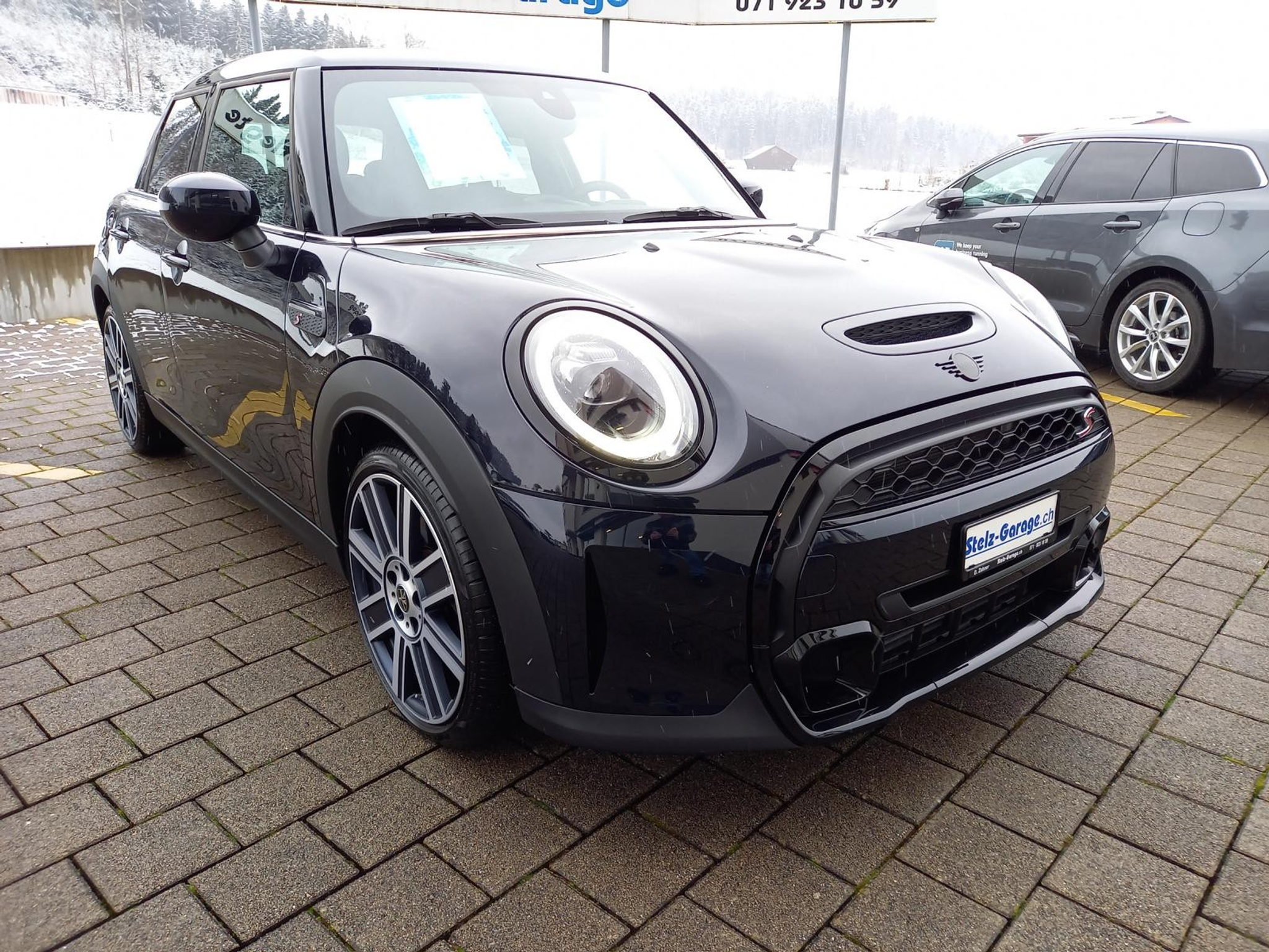 listing desktop thumbnail image 3