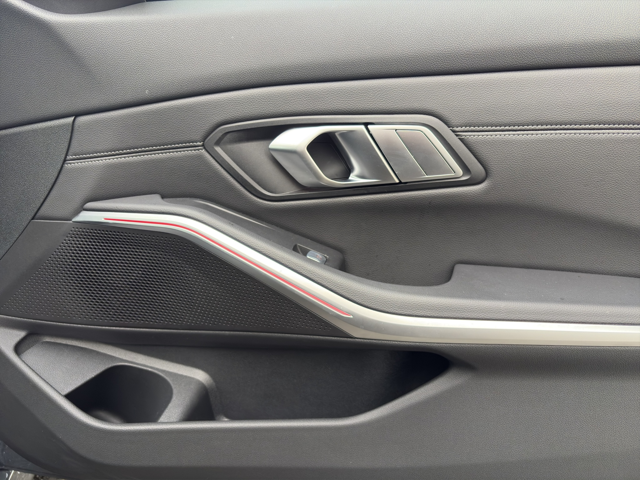 listing desktop thumbnail image 18