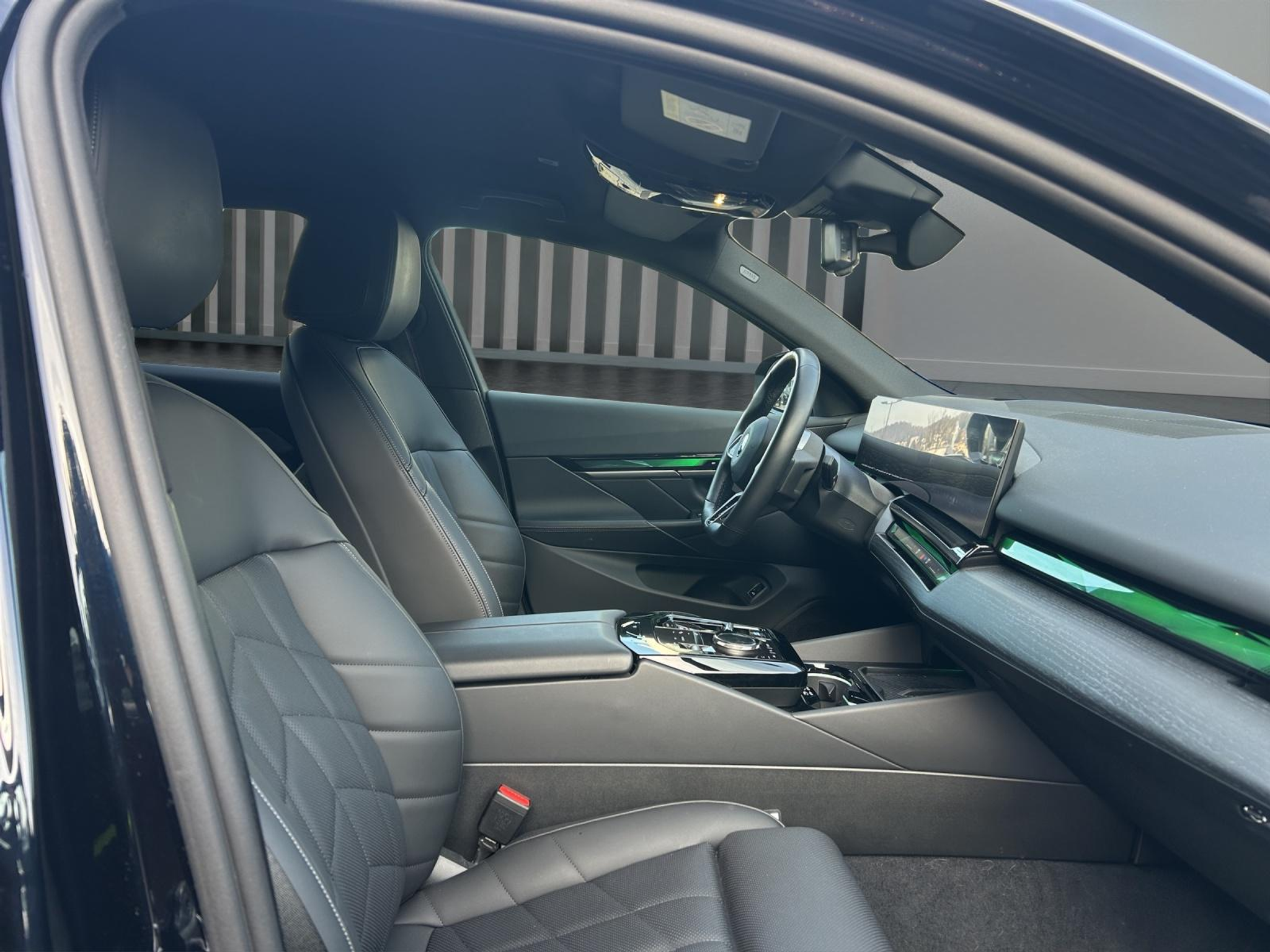 listing desktop thumbnail image 16