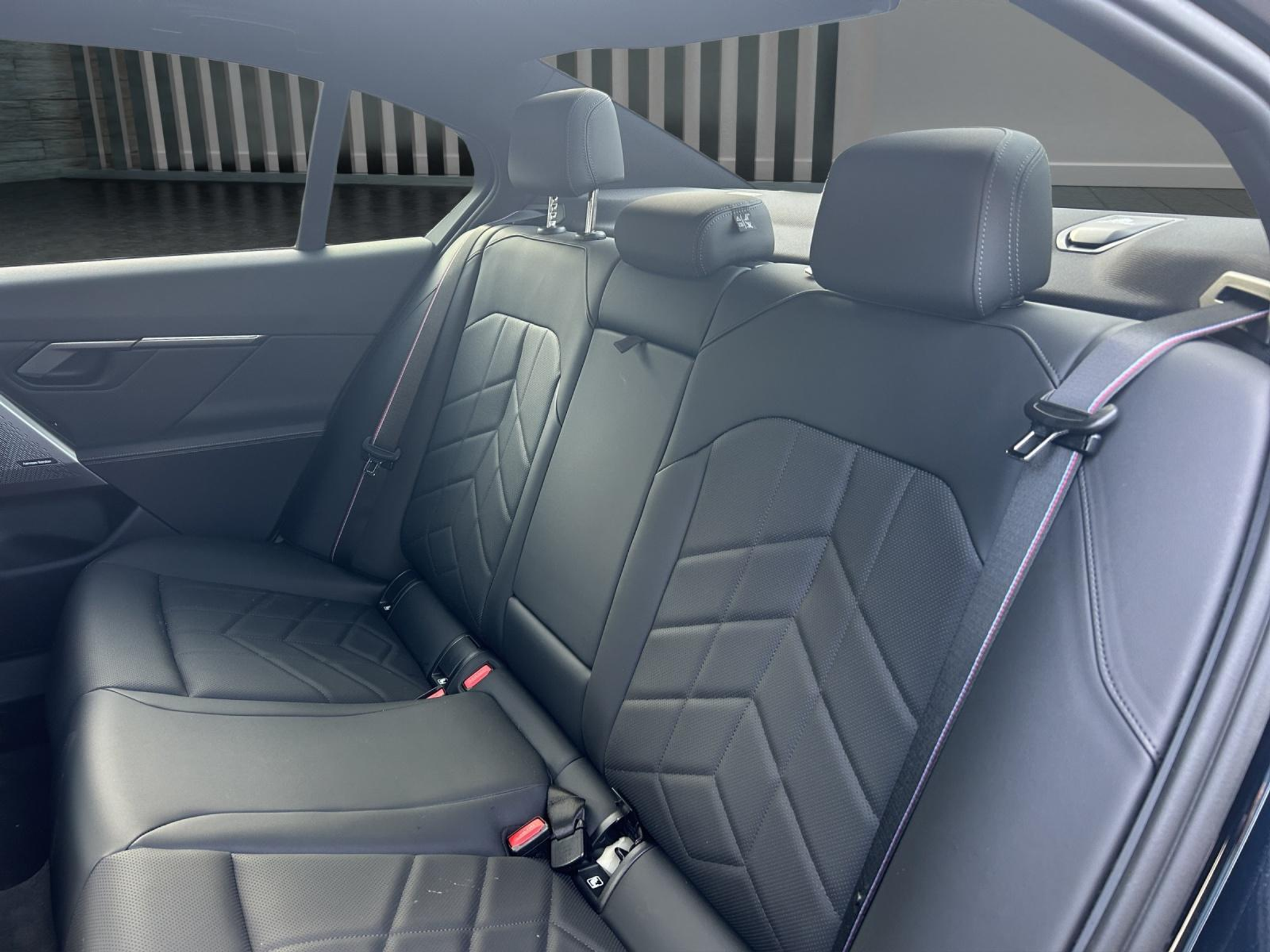 listing desktop thumbnail image 18