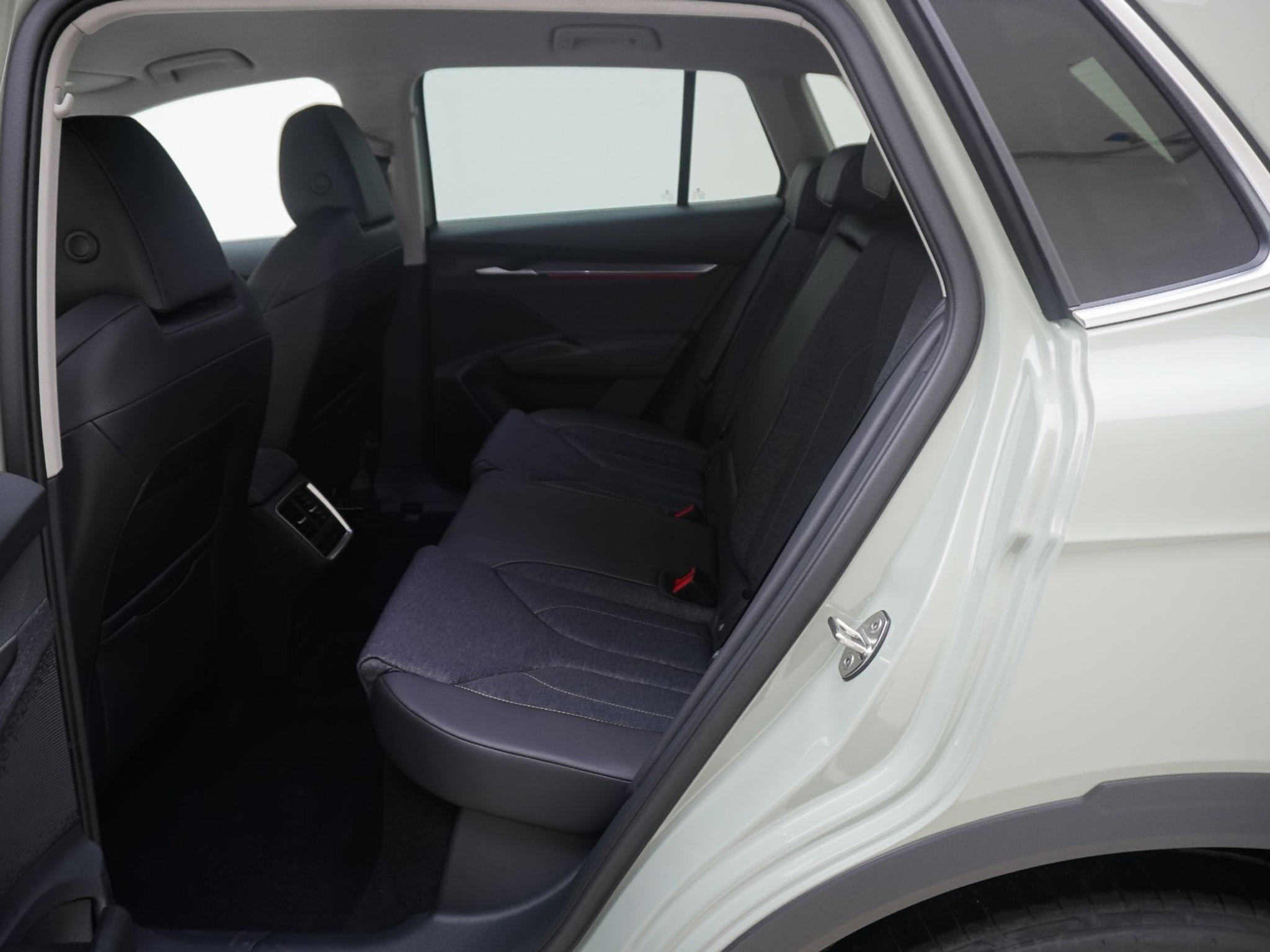 listing desktop thumbnail image 12