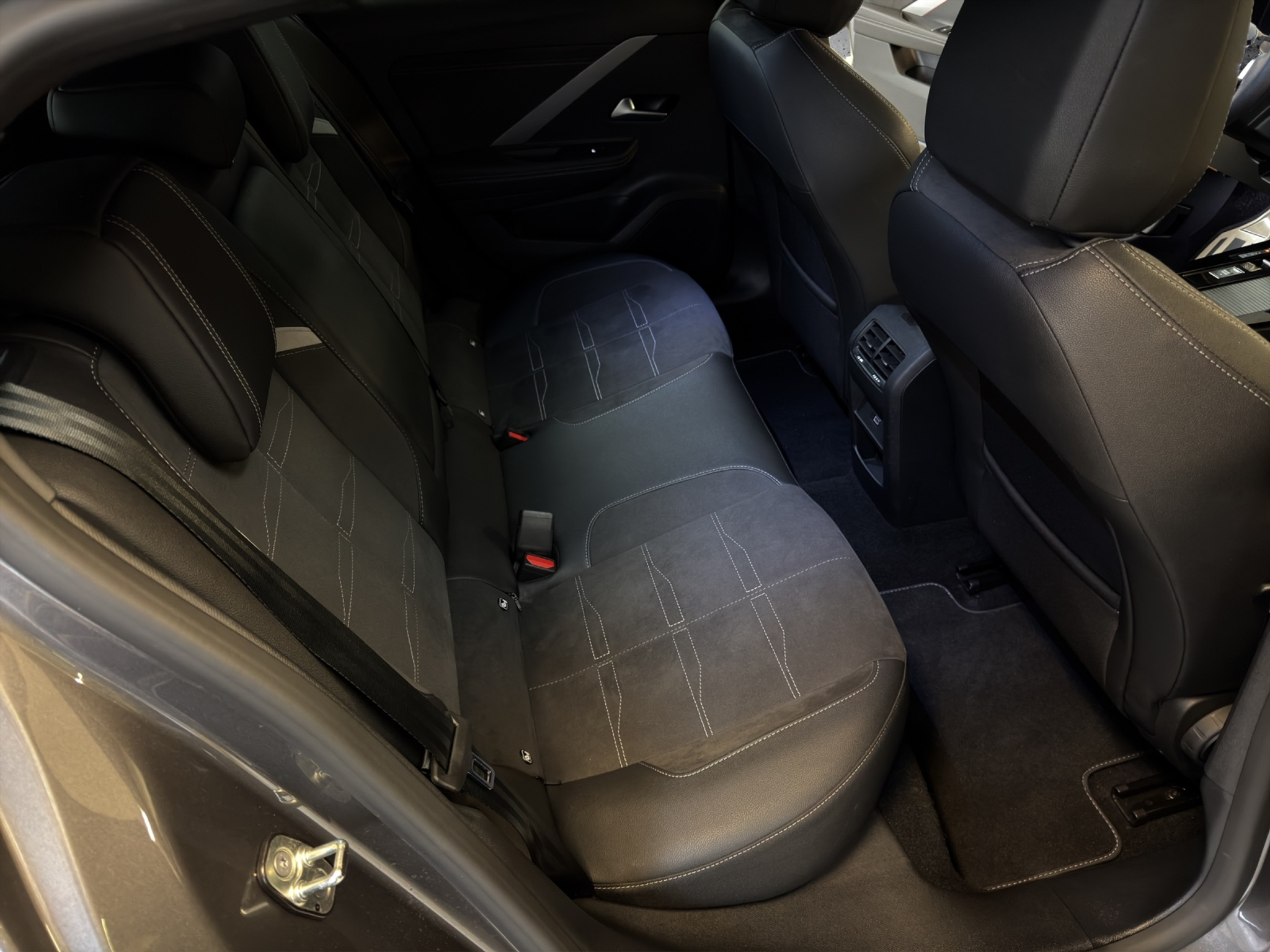 listing desktop thumbnail image 23